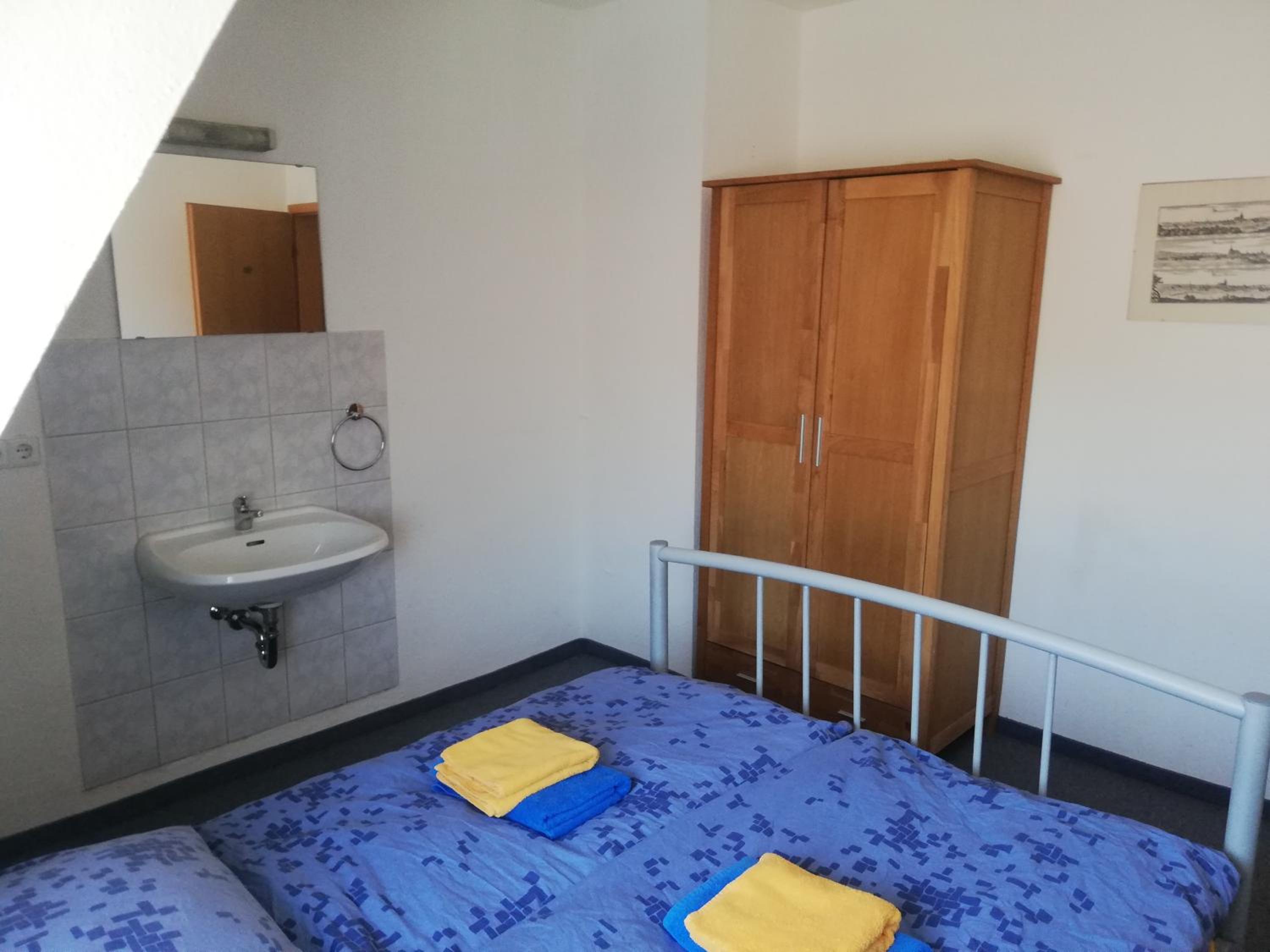 Budget Double Room - Photo 3