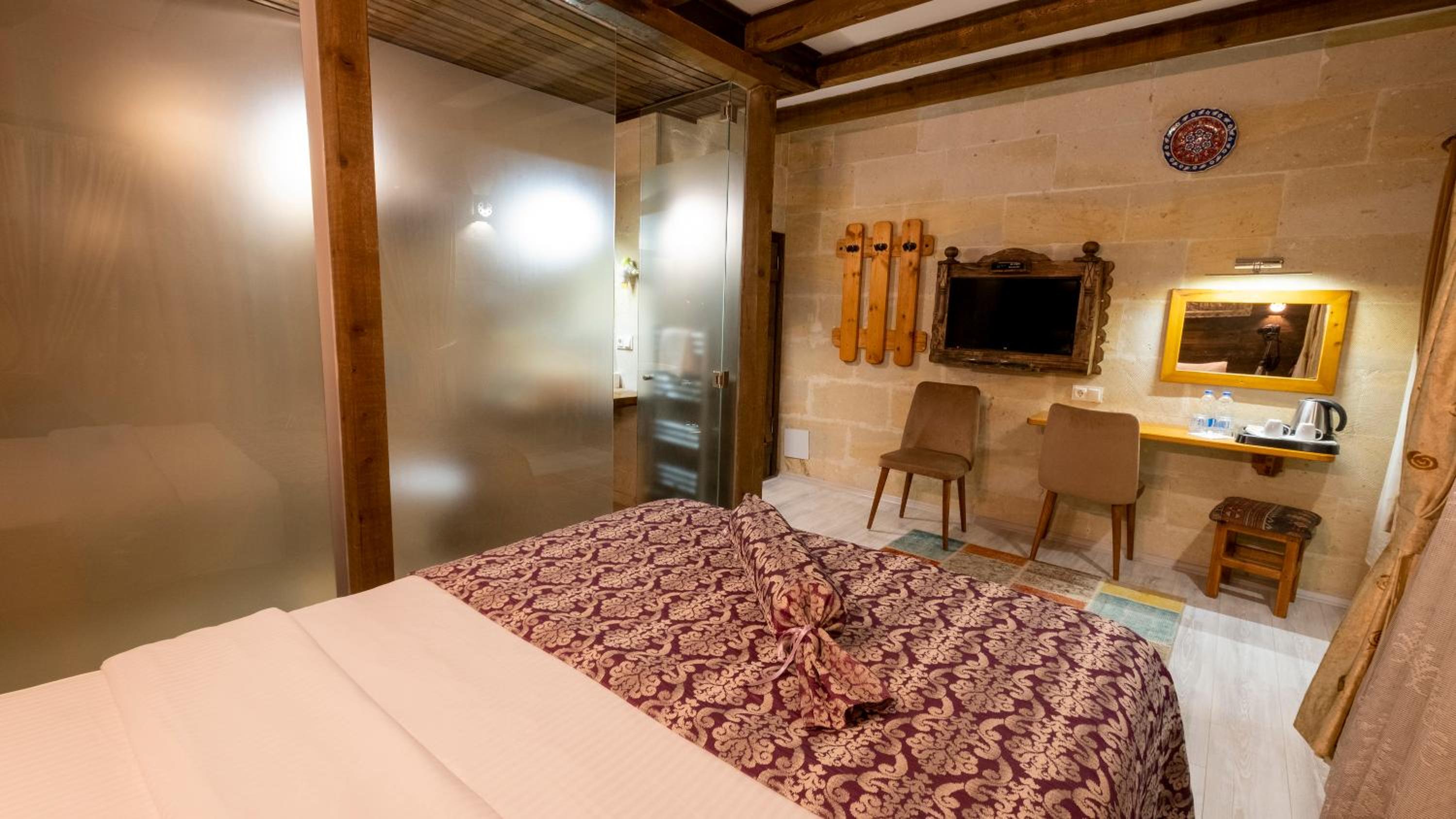 Standard Double or Twin Room - Photo 16