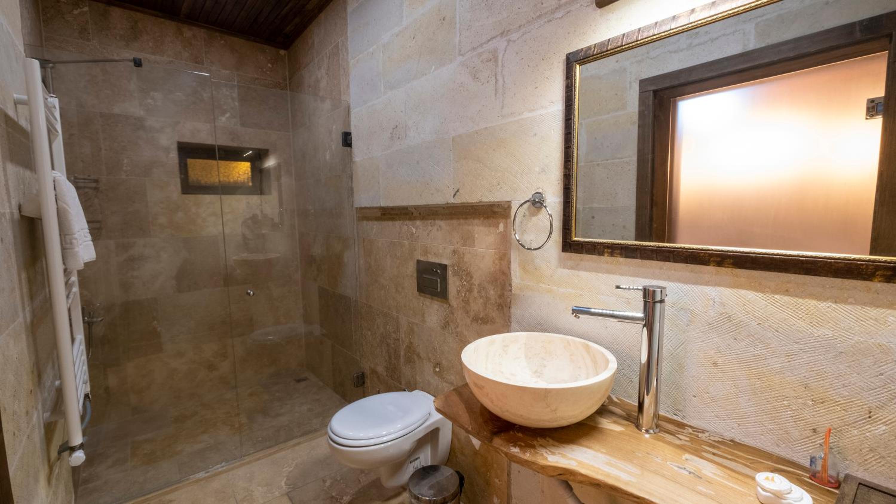 Standard Double or Twin Room - Photo 9