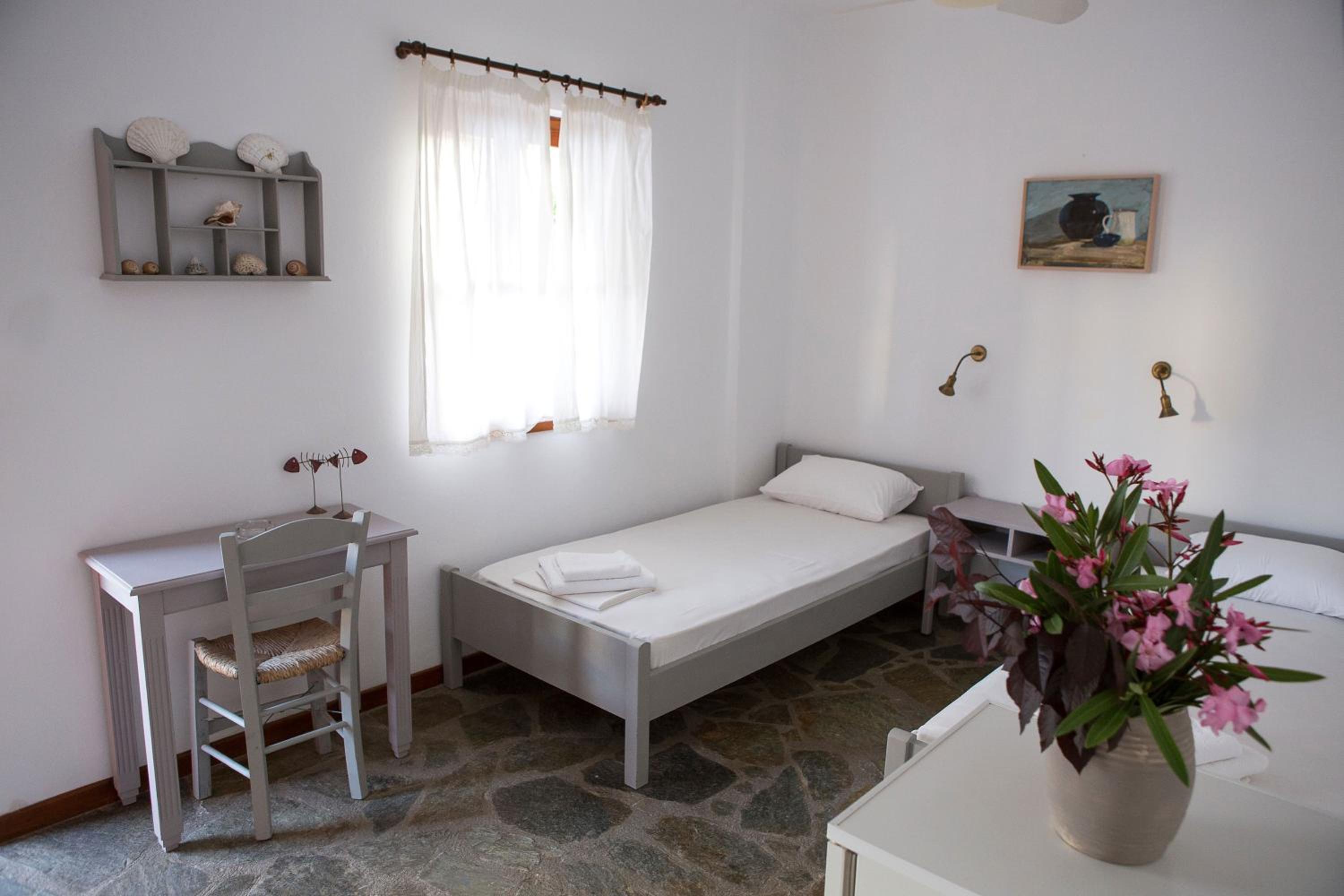 Budget Double Room - Photo 2