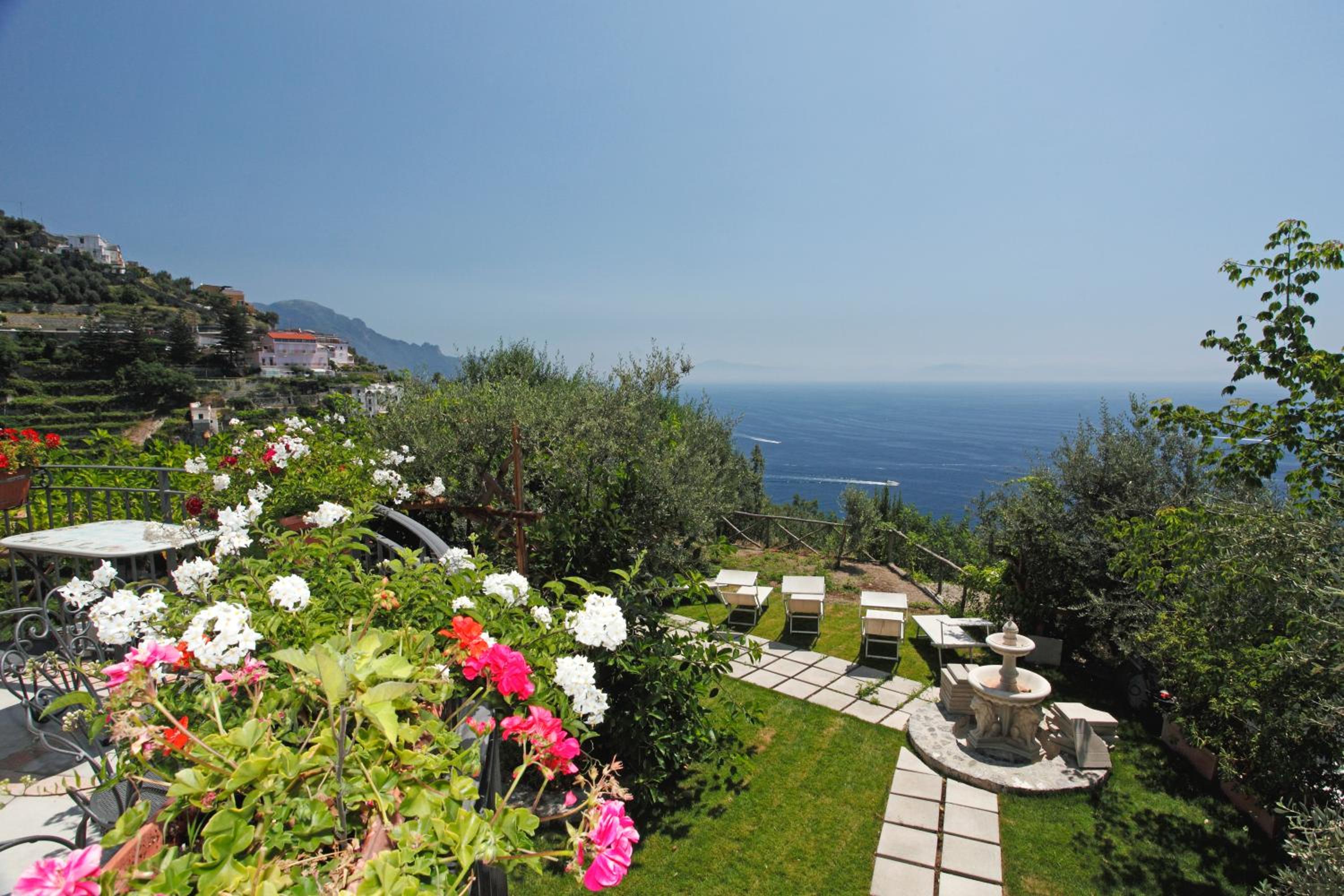 Standard Double or Twin Room with Sea View - Photo 34