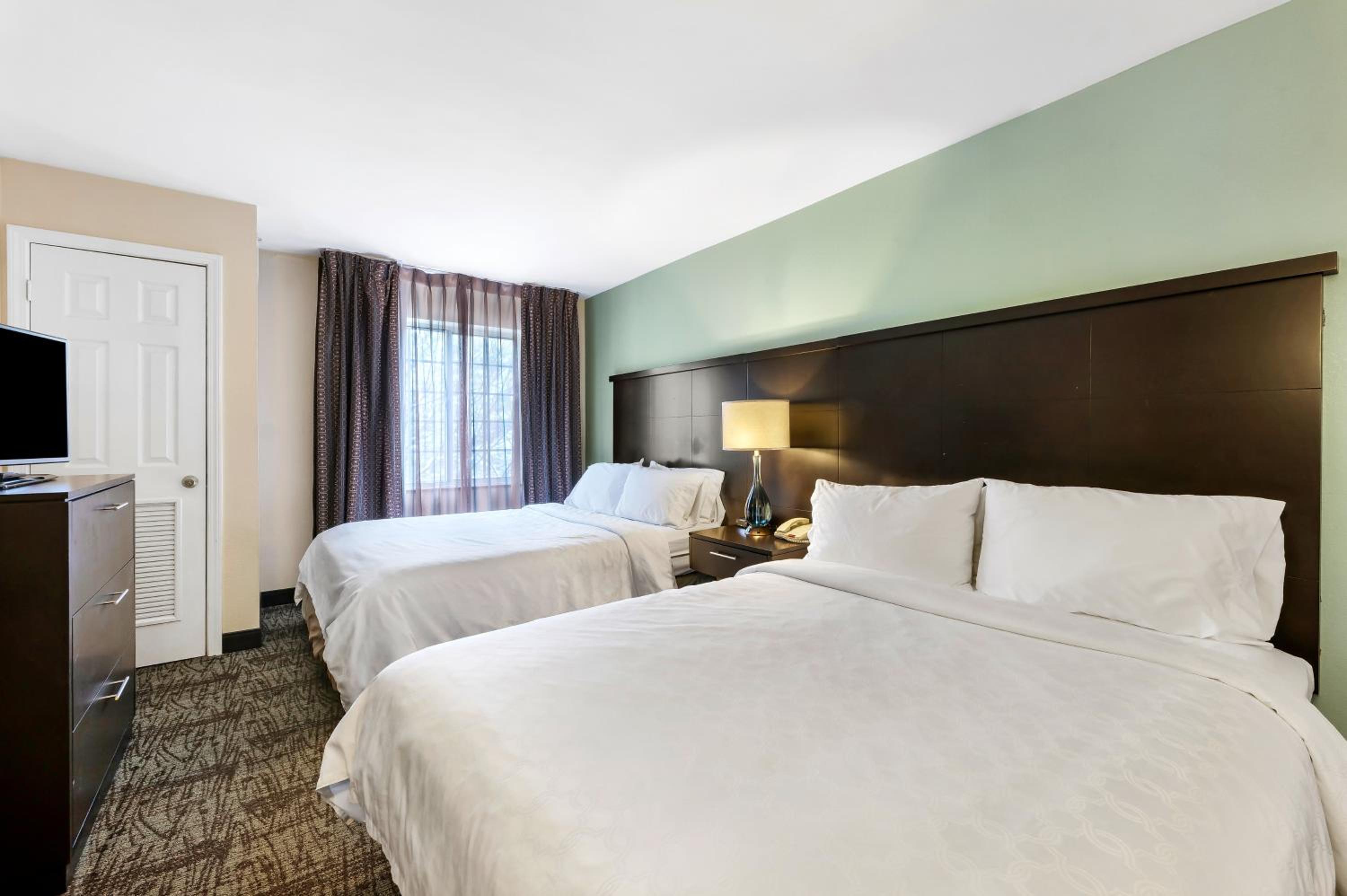 Two-Bedroom Suite with Three Queen Beds - Photo 4