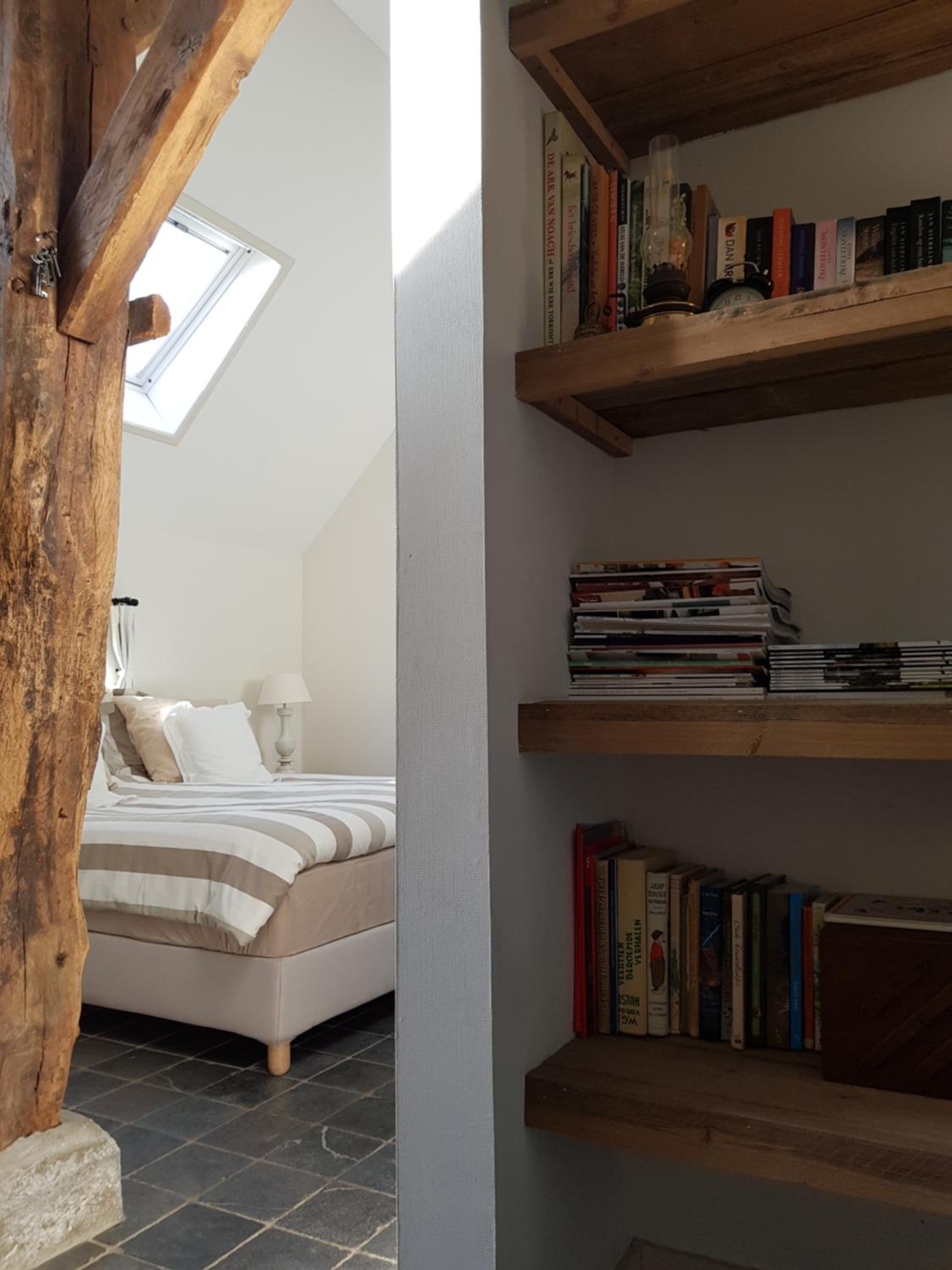 One-Bedroom Apartment - Photo 2