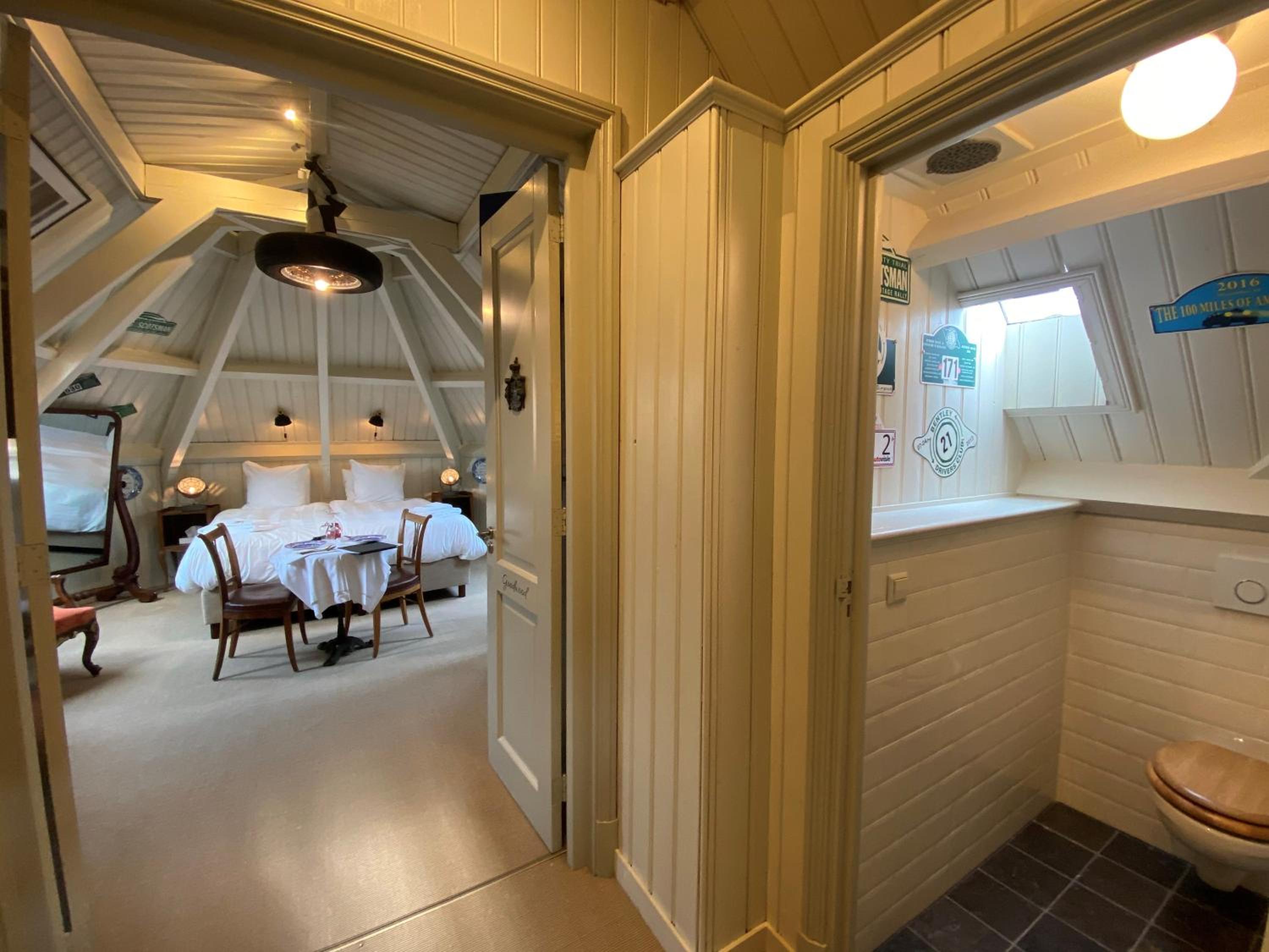 Double Room with Private Bathroom - Photo 7