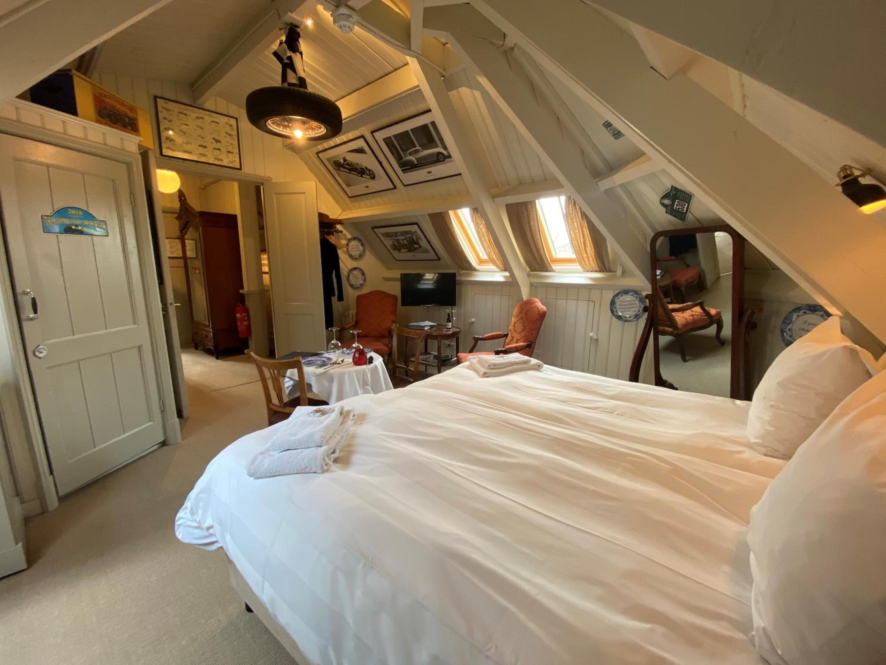 Double Room with Private Bathroom - Photo 6