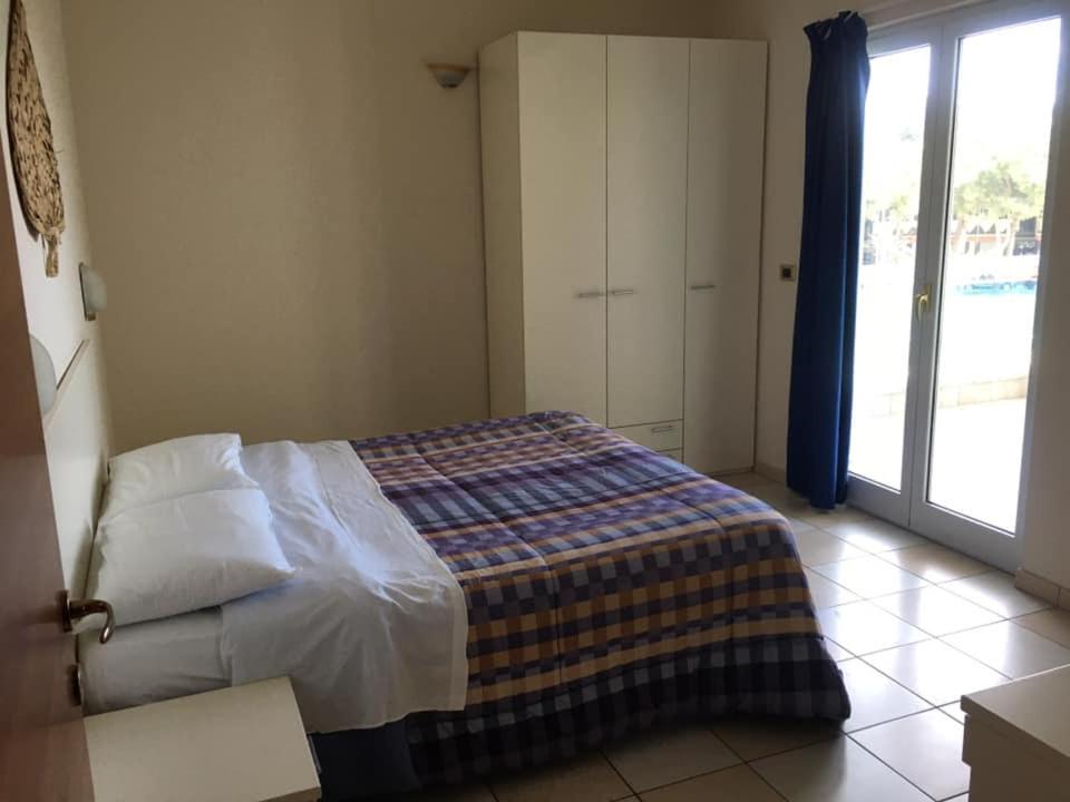 One-Bedroom Apartment with Sea View - Photo 2