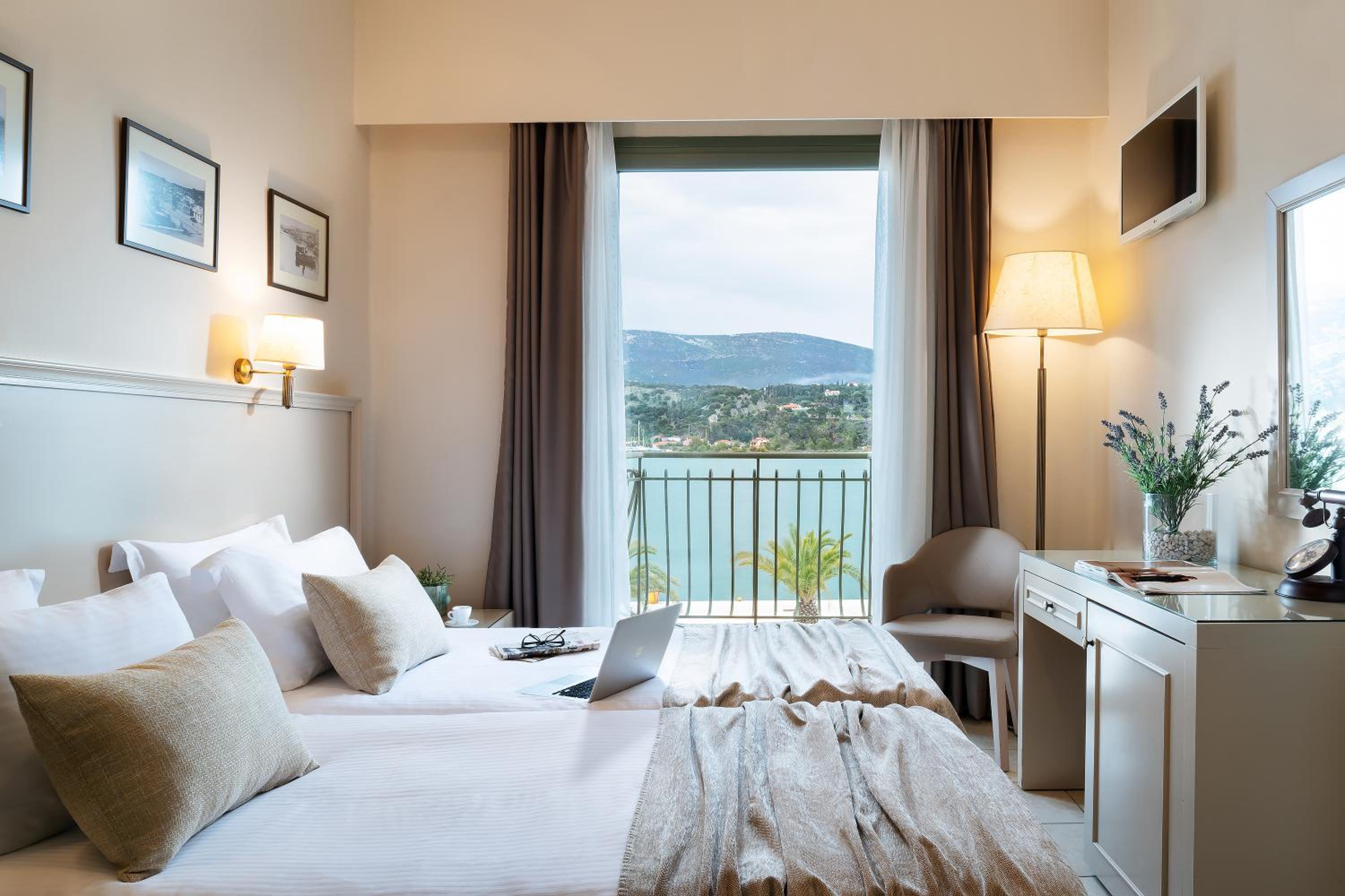 Triple Room with Balcony and Sea View photo 2