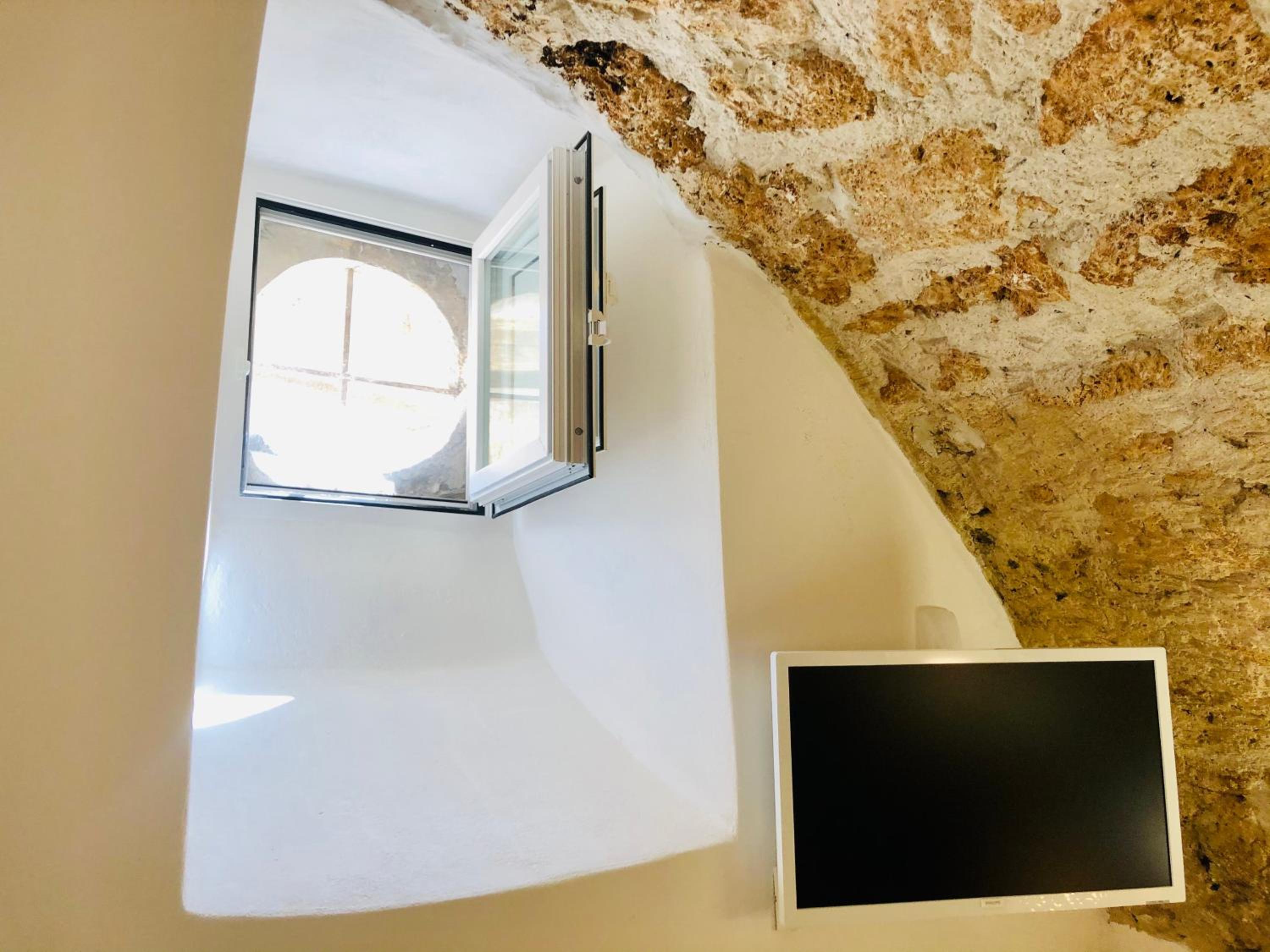 Studio Apartment photo 3