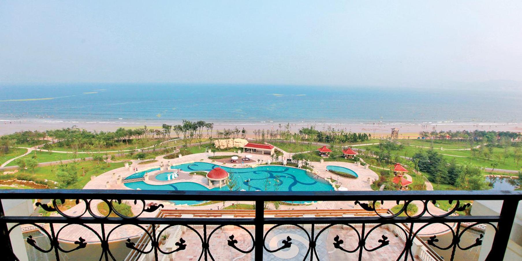 One-Bedroom Suite with Sea View and Lounge Access photo 1