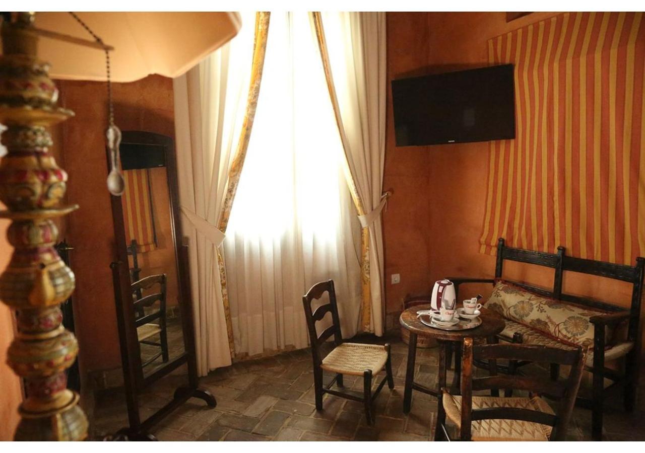 Standard Double Room - Photo 16