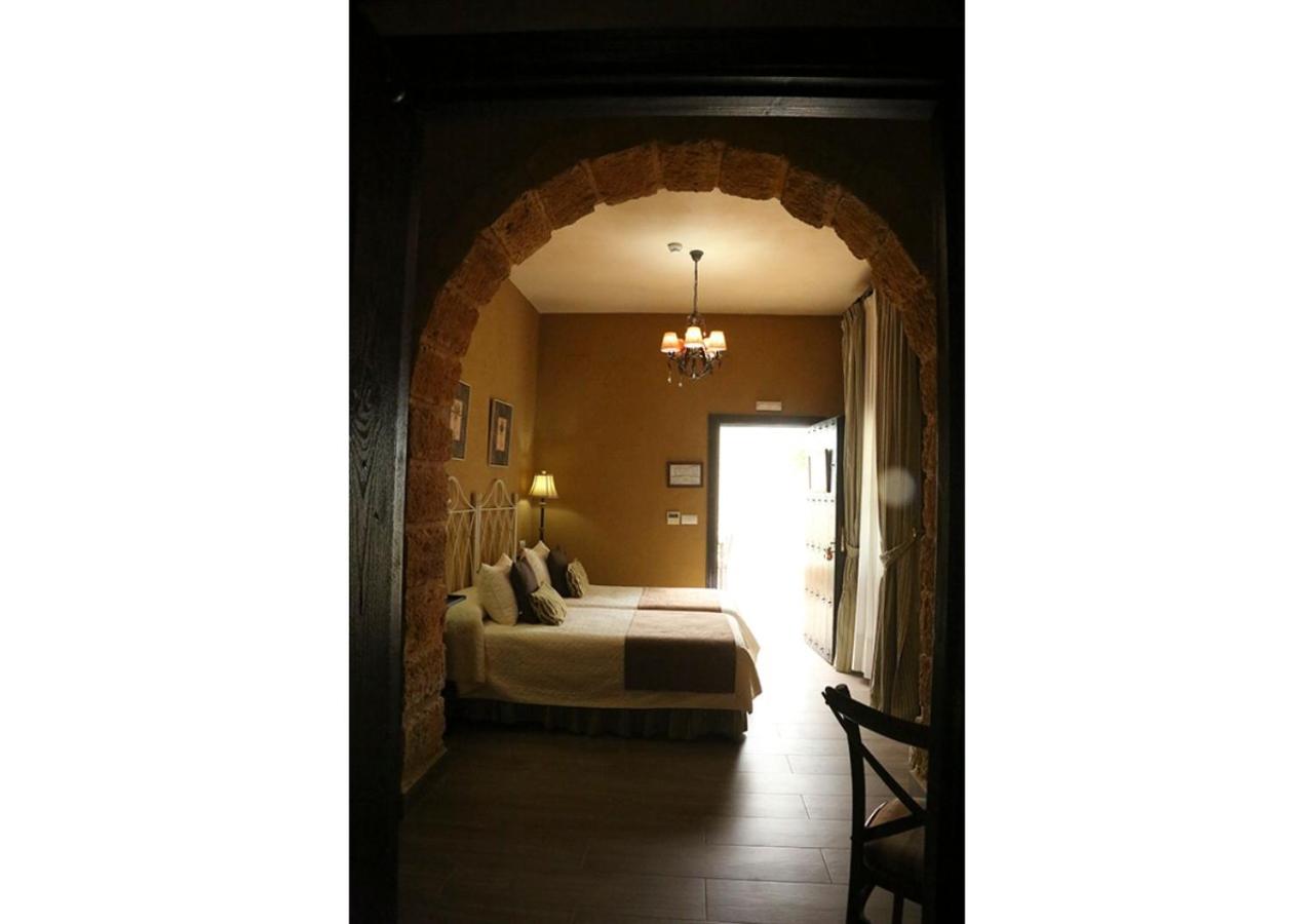 Standard Double Room - Photo 9
