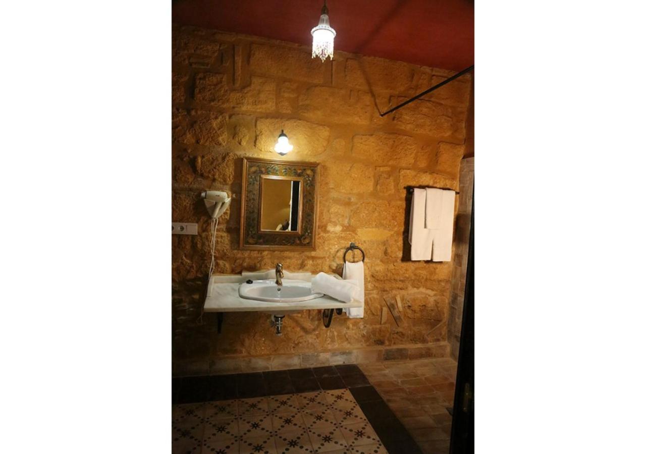 Standard Double Room - Photo 14