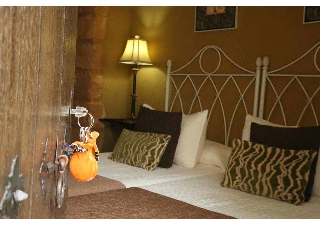 Standard Double Room - Photo 8