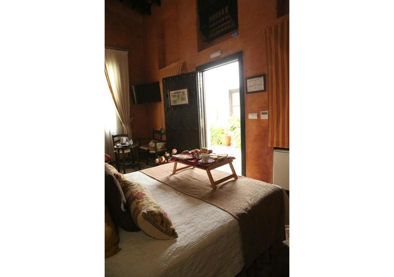 Standard Double Room - Photo 7