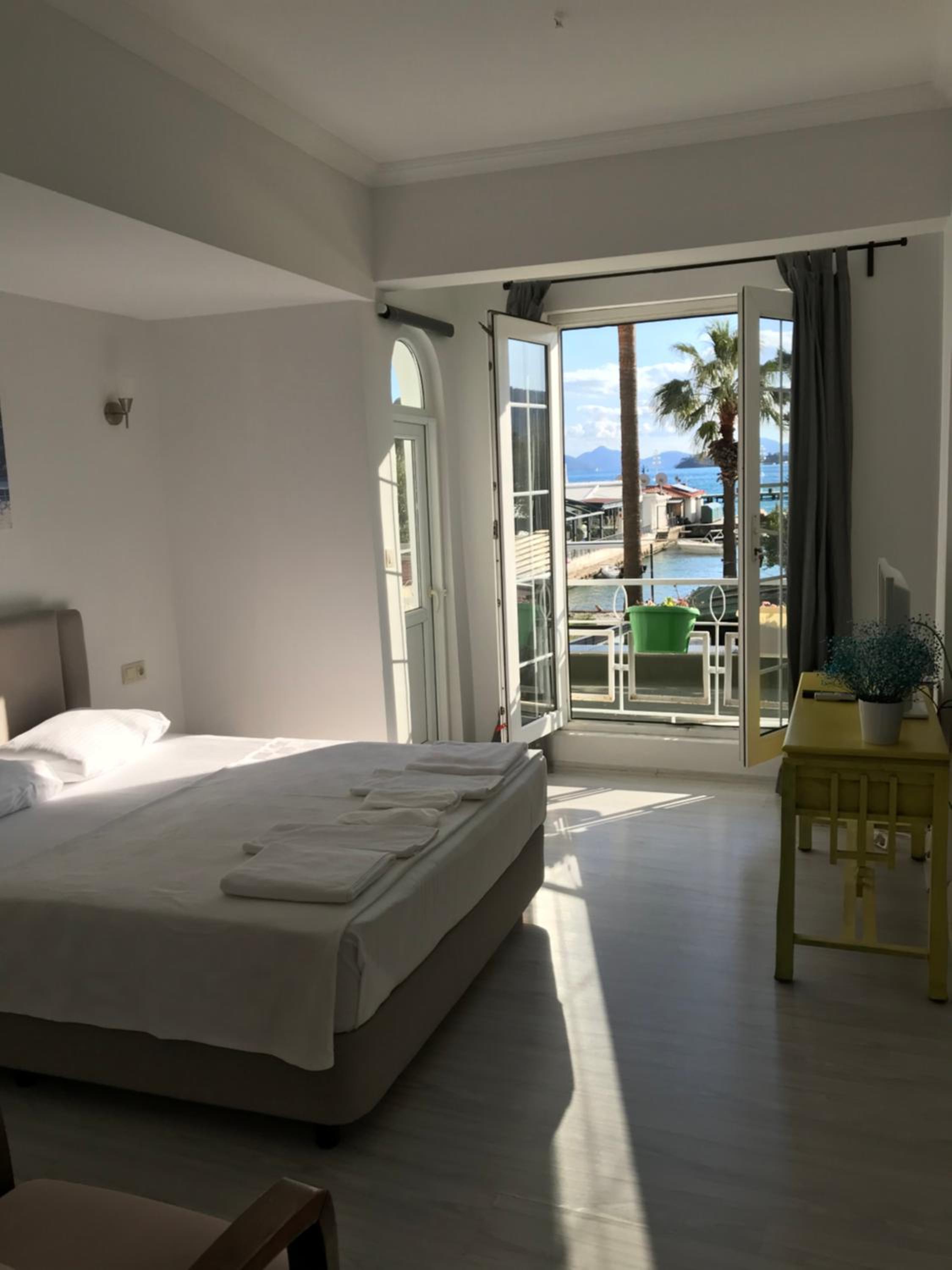 Double Room With Balcony And Sea View