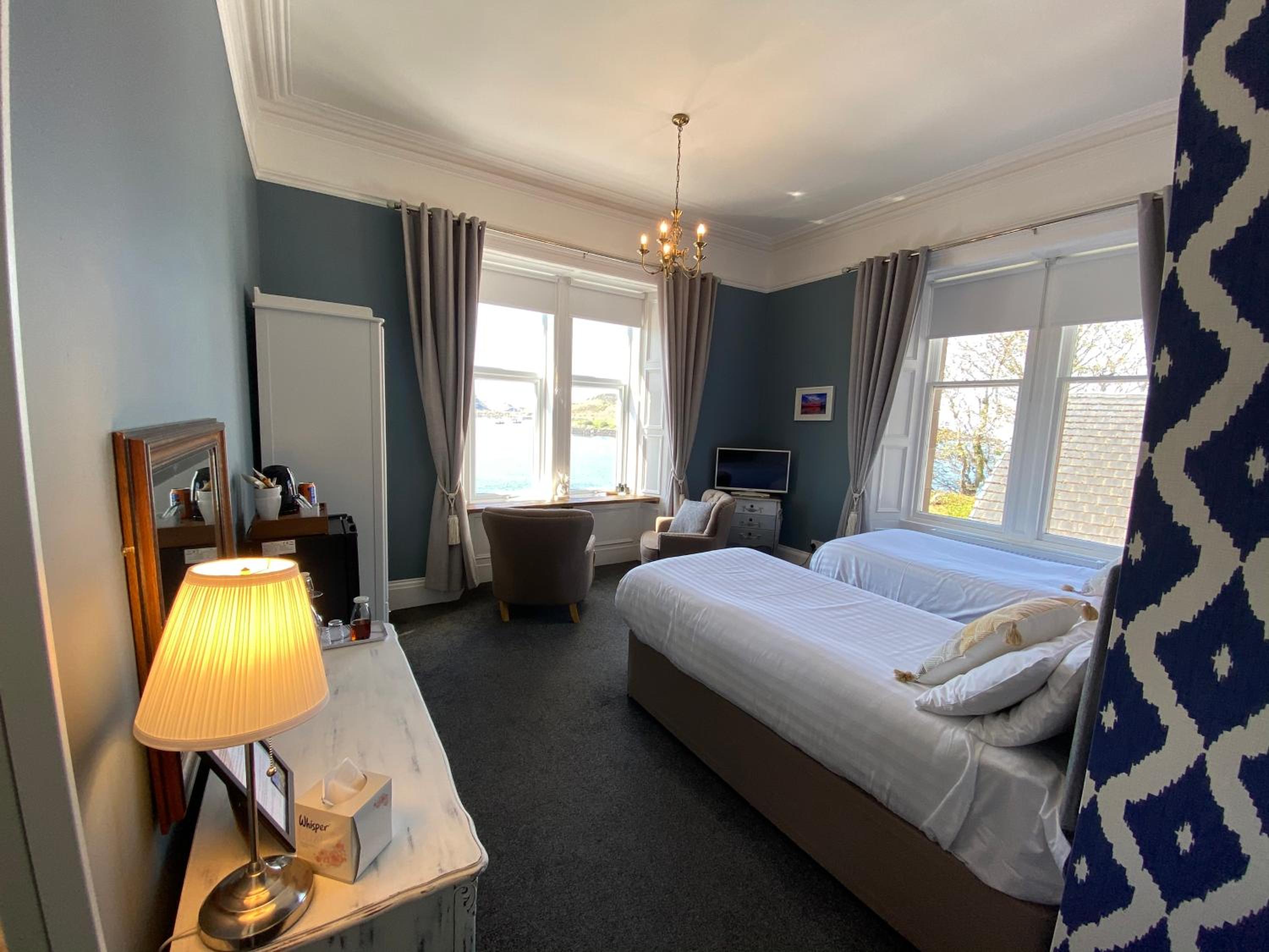 Twin Room with Sea View - Photo 12