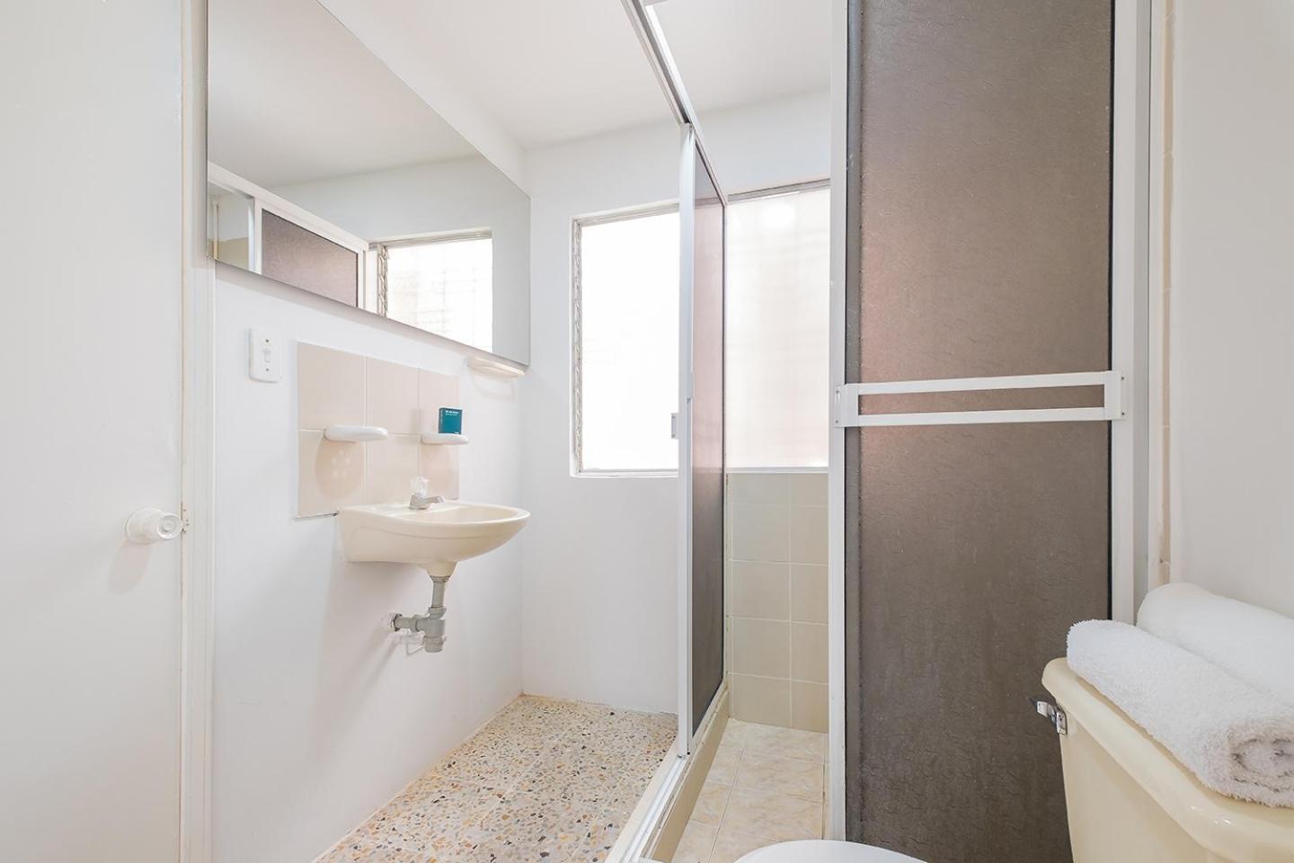 Economy Quadruple Room with Shared Bathroom photo 3