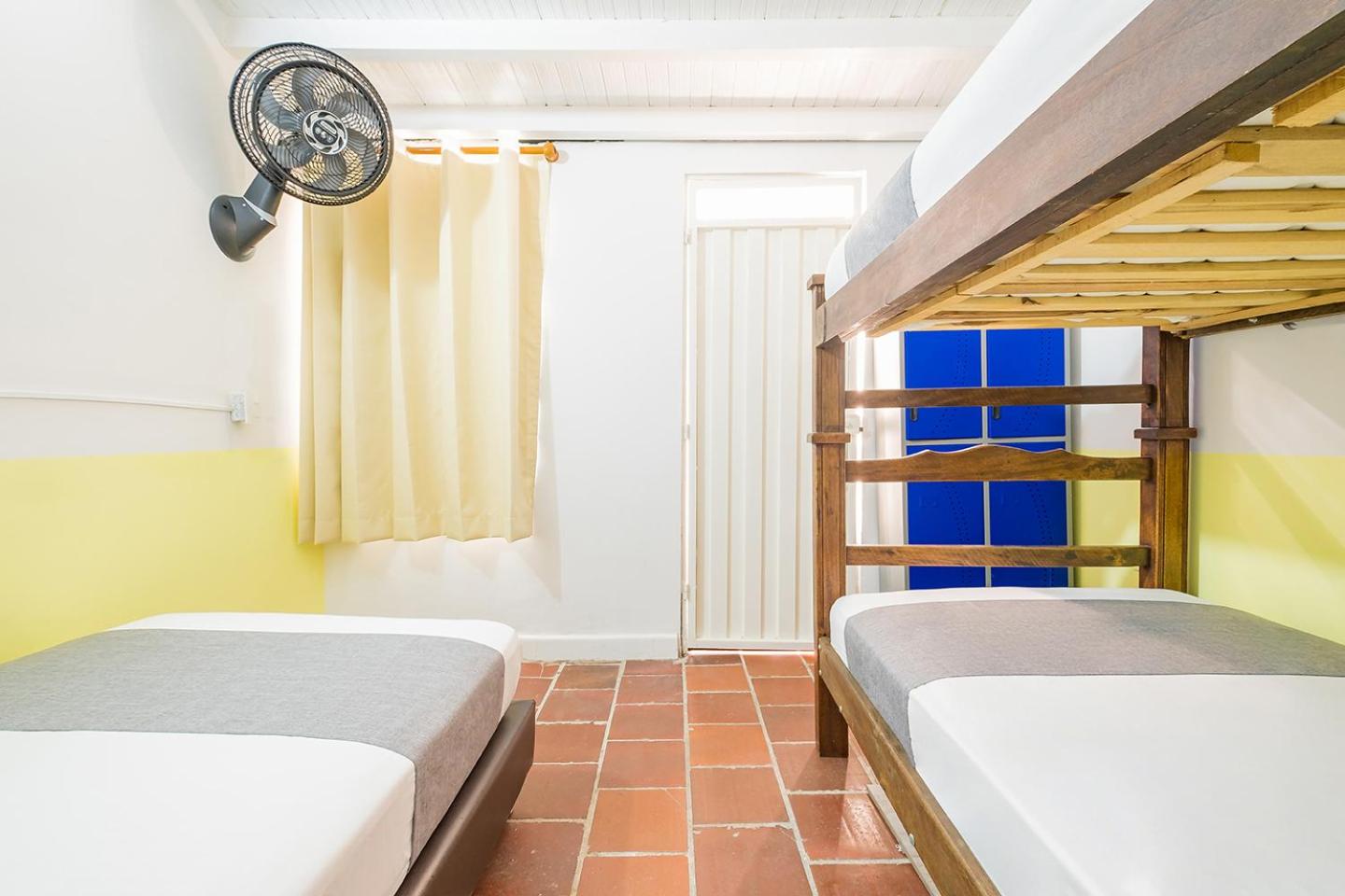 Economy Quadruple Room with Shared Bathroom photo 1