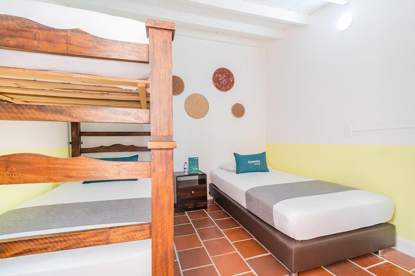 Economy Quadruple Room with Shared Bathroom photo 2