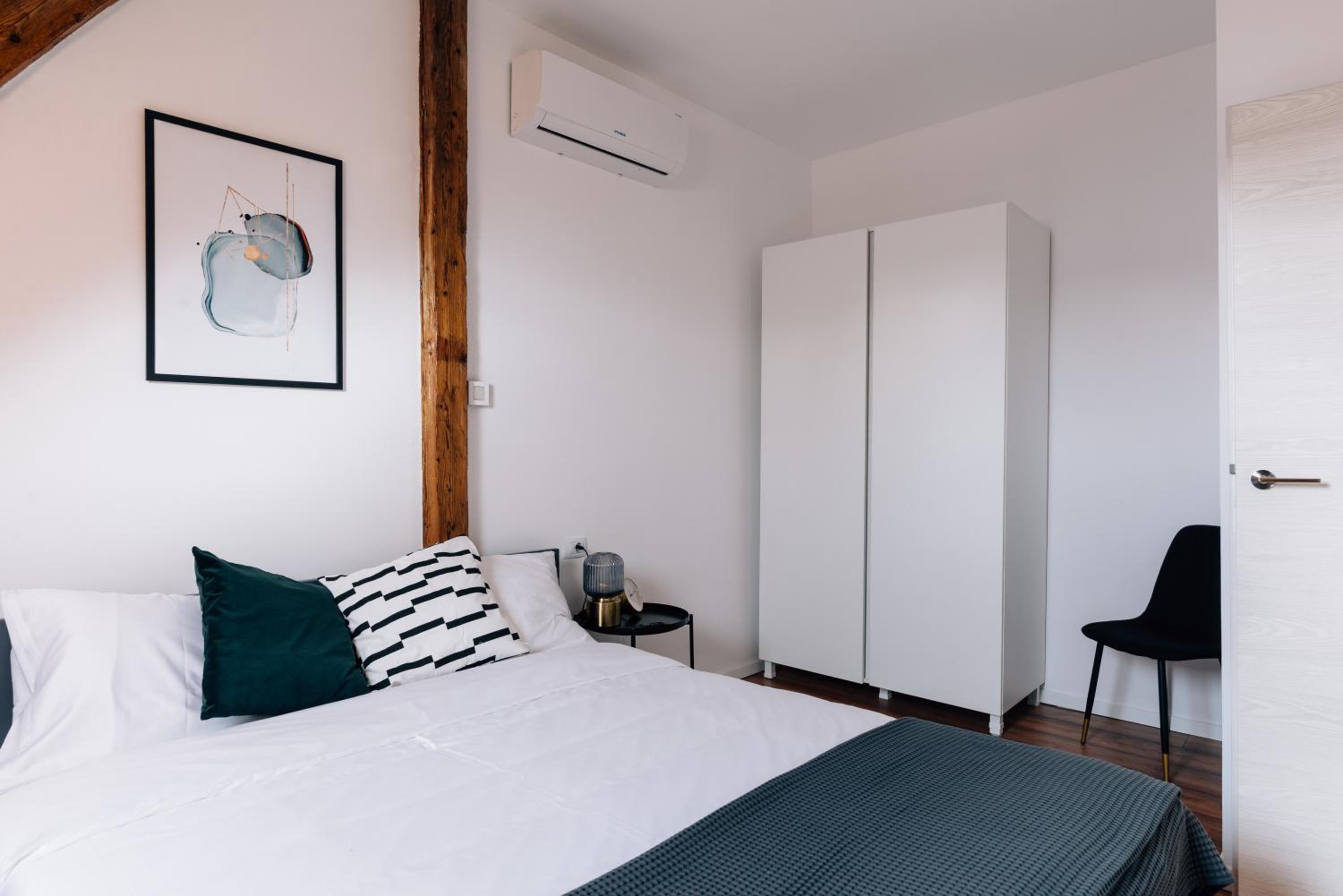 One-Bedroom Apartment - Photo 1