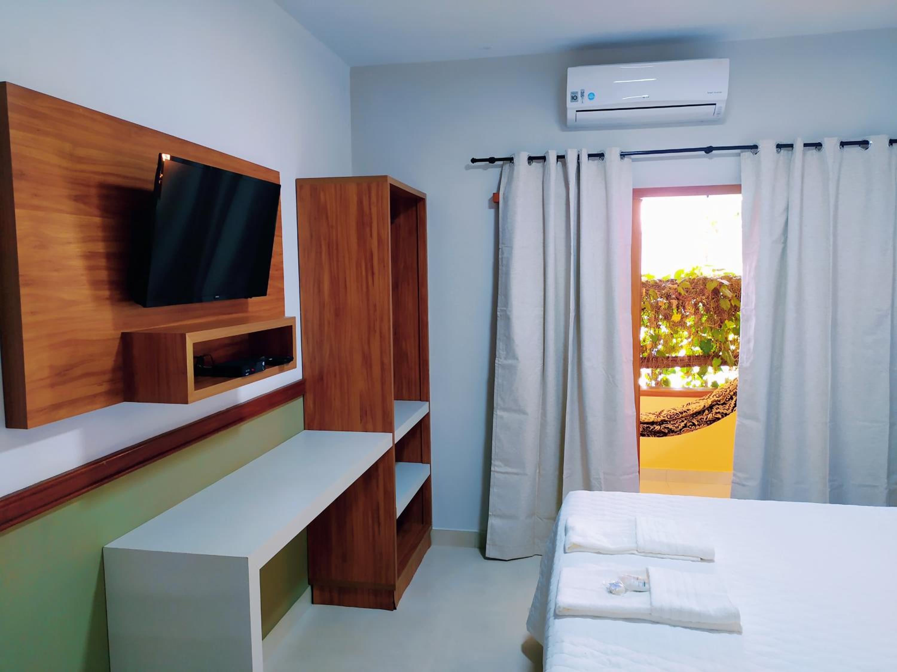 Double Room with Balcony - Photo 23