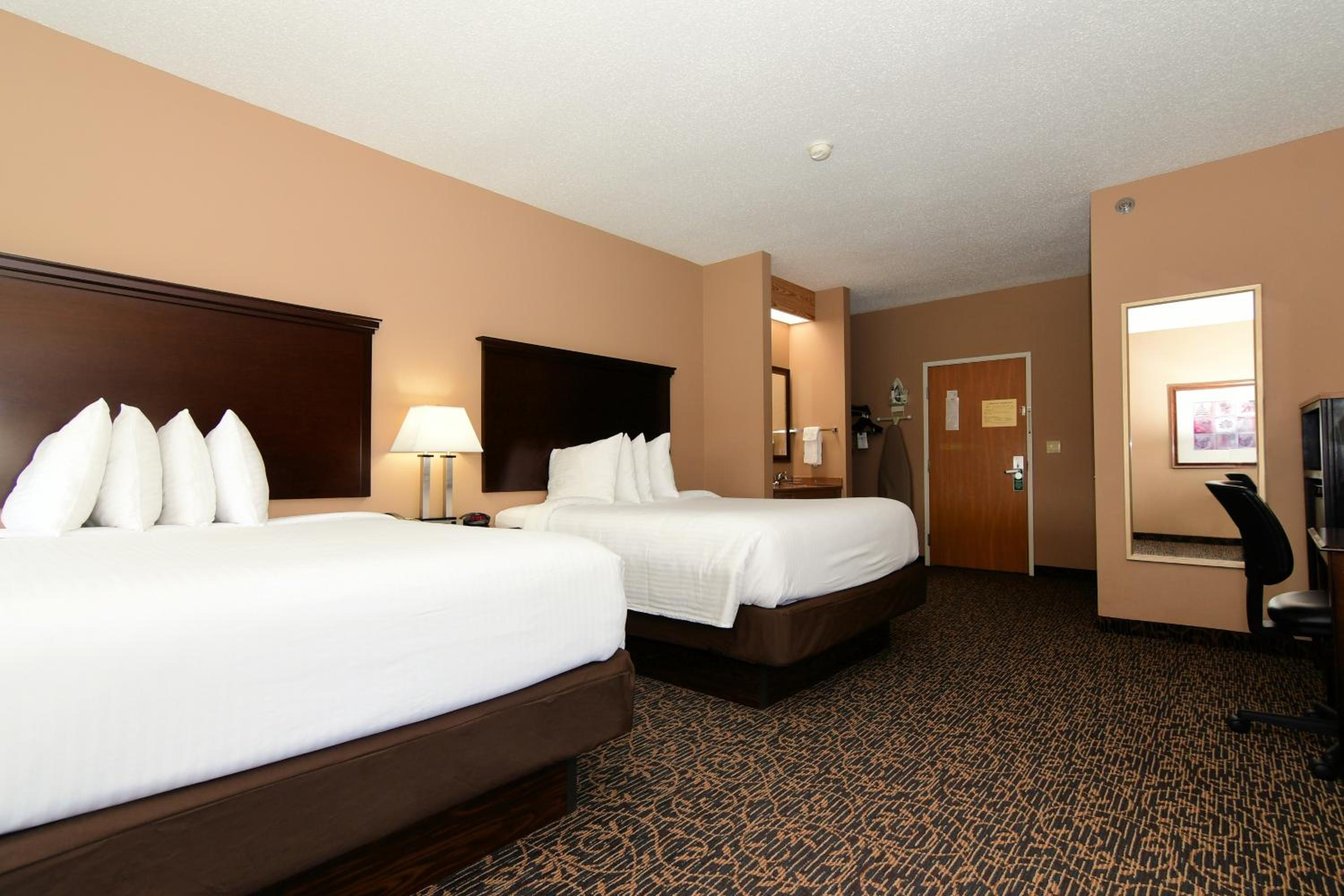 Two Queen Standard Suite photo 3