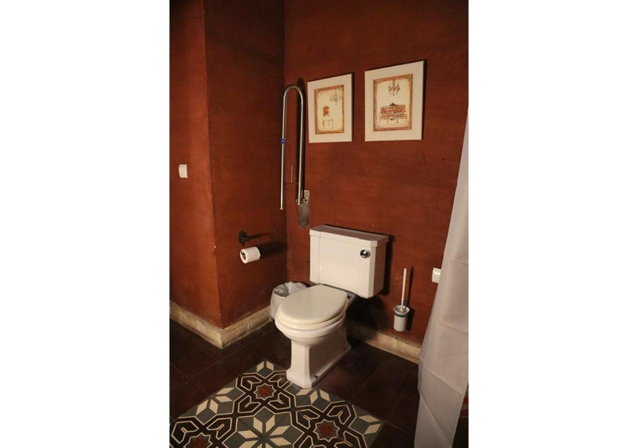Standard Double Room - Photo 13