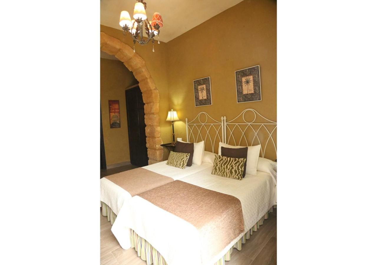 Standard Double Room - Photo 19