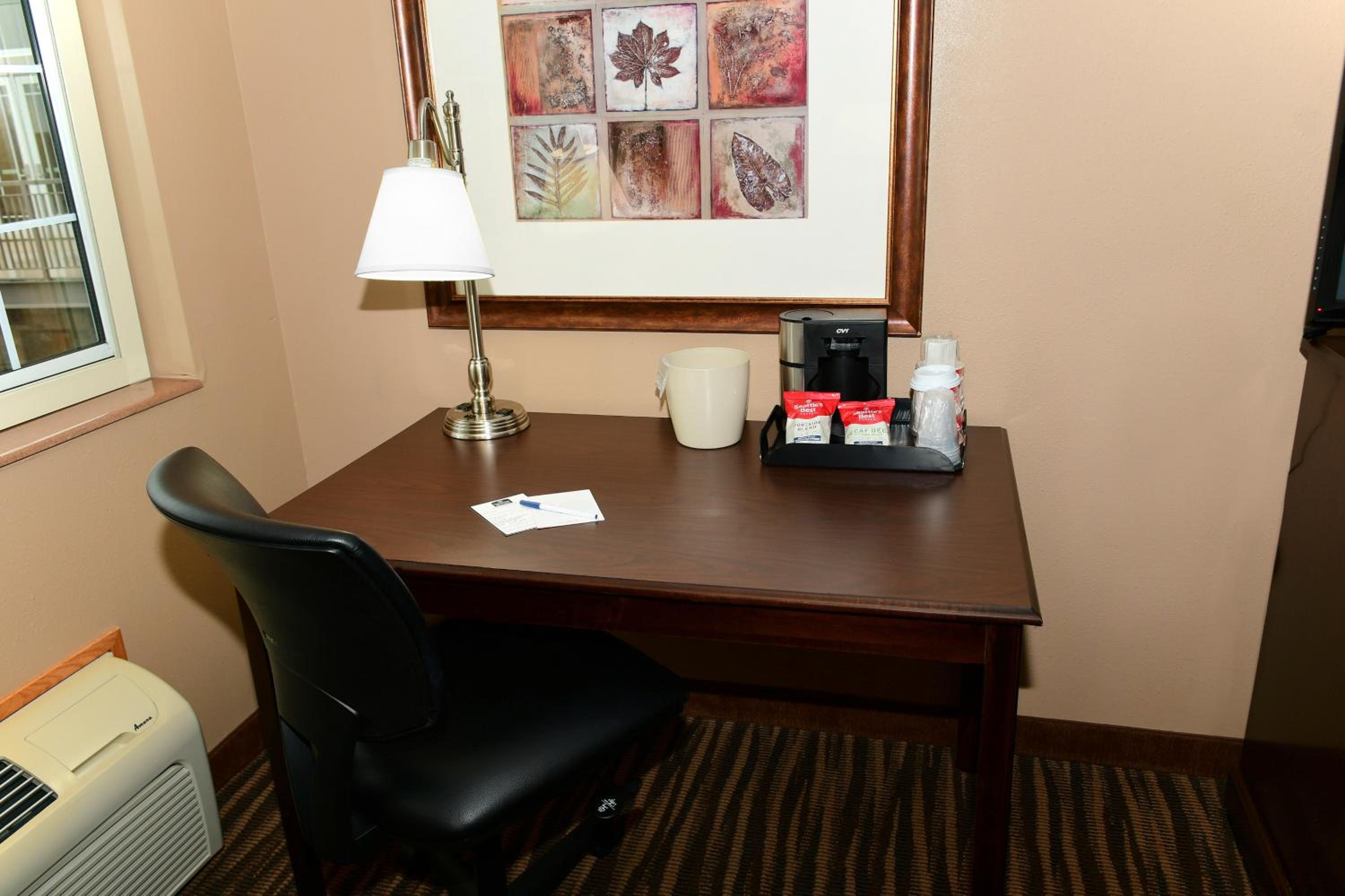 King Room with Roll-In Shower - Disability Access photo 3