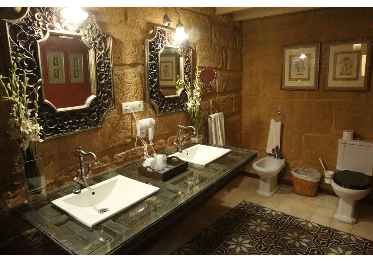 Deluxe Double Room with Bath - Photo 38