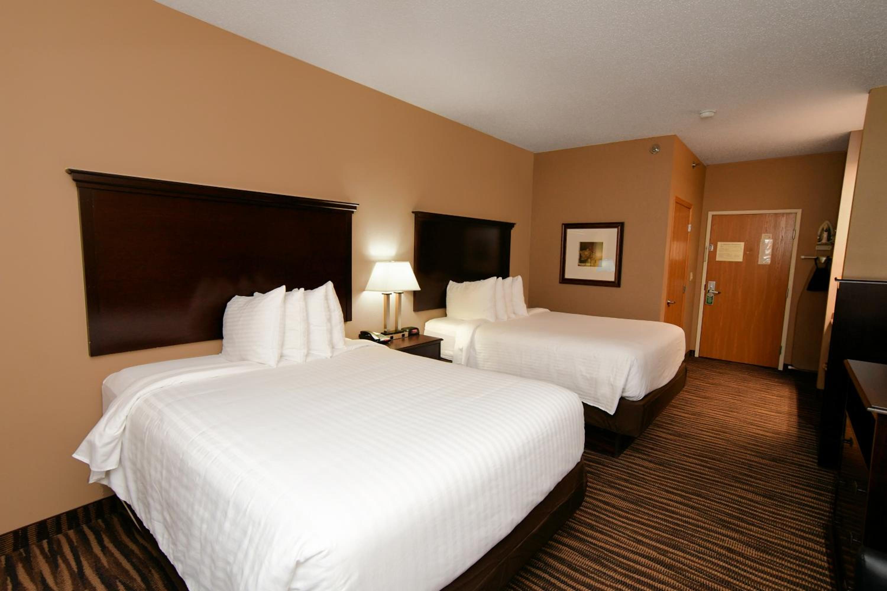 Queen Room with Two Queen Beds - Non-Smoking photo 1