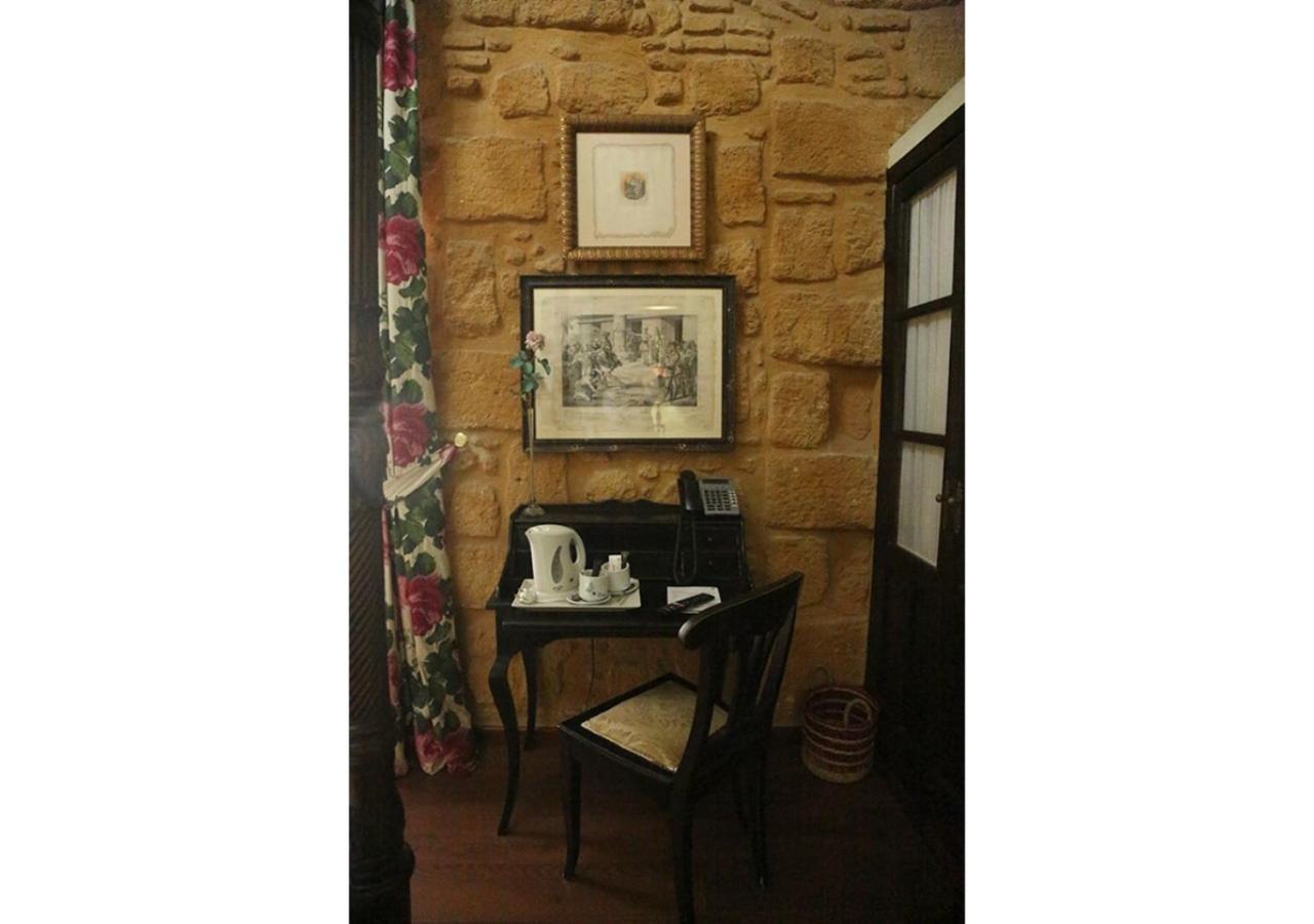 Deluxe Double Room with Bath - Photo 37