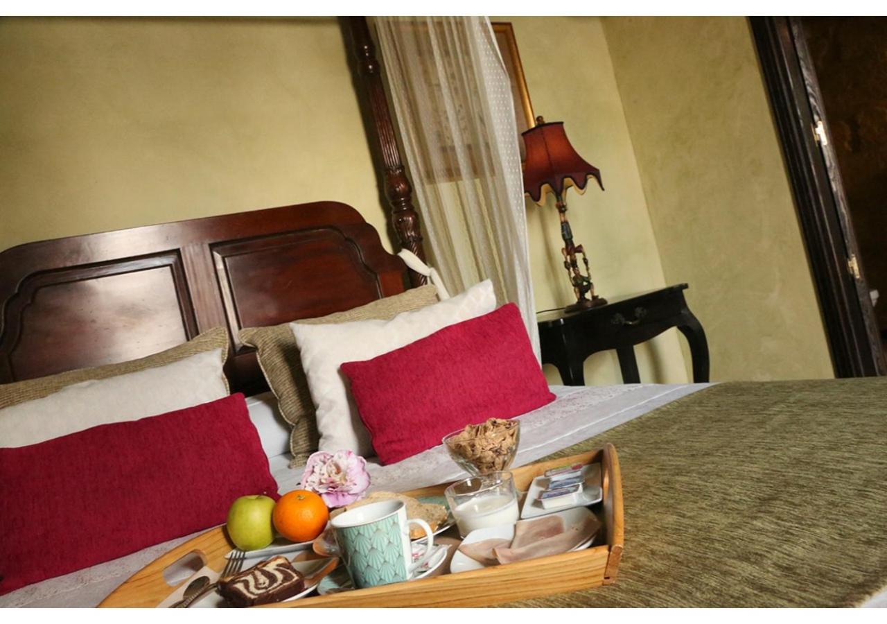 Deluxe Double Room with Bath - Photo 21