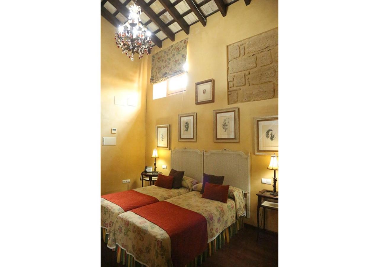 Deluxe Double Room with Bath - Photo 39