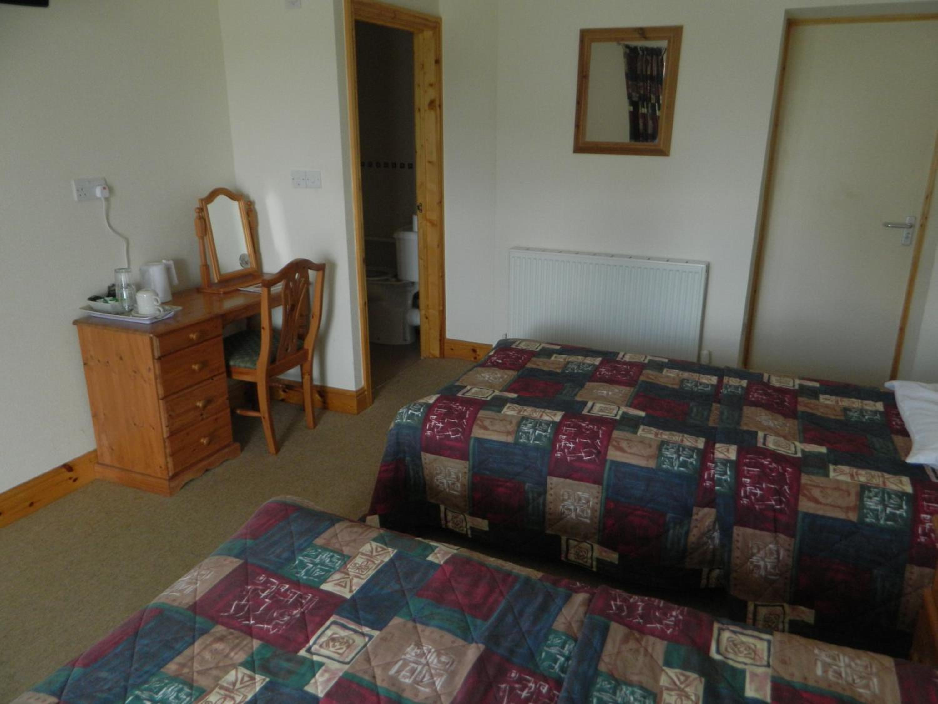 Twin Room - Photo 3