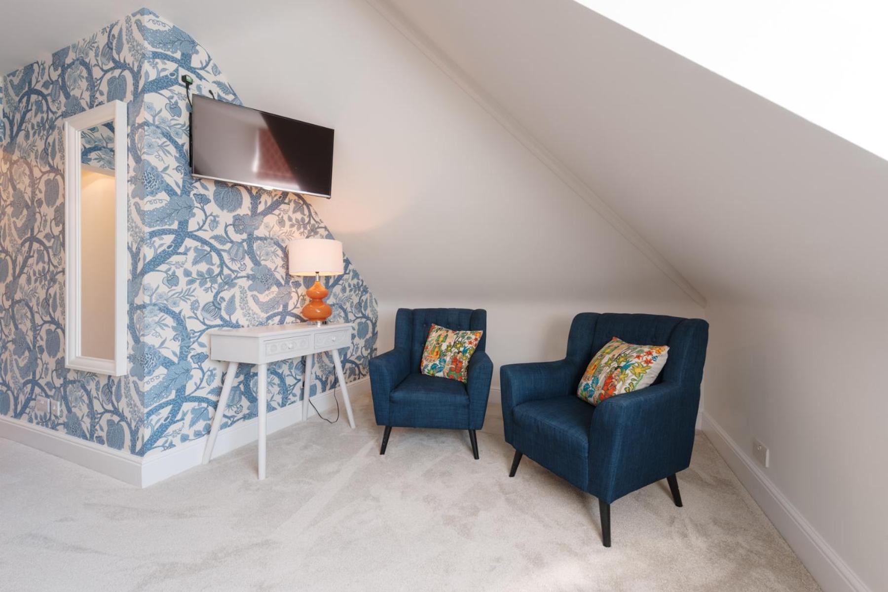 Family Room (2 Adults + 1 Child) photo 2