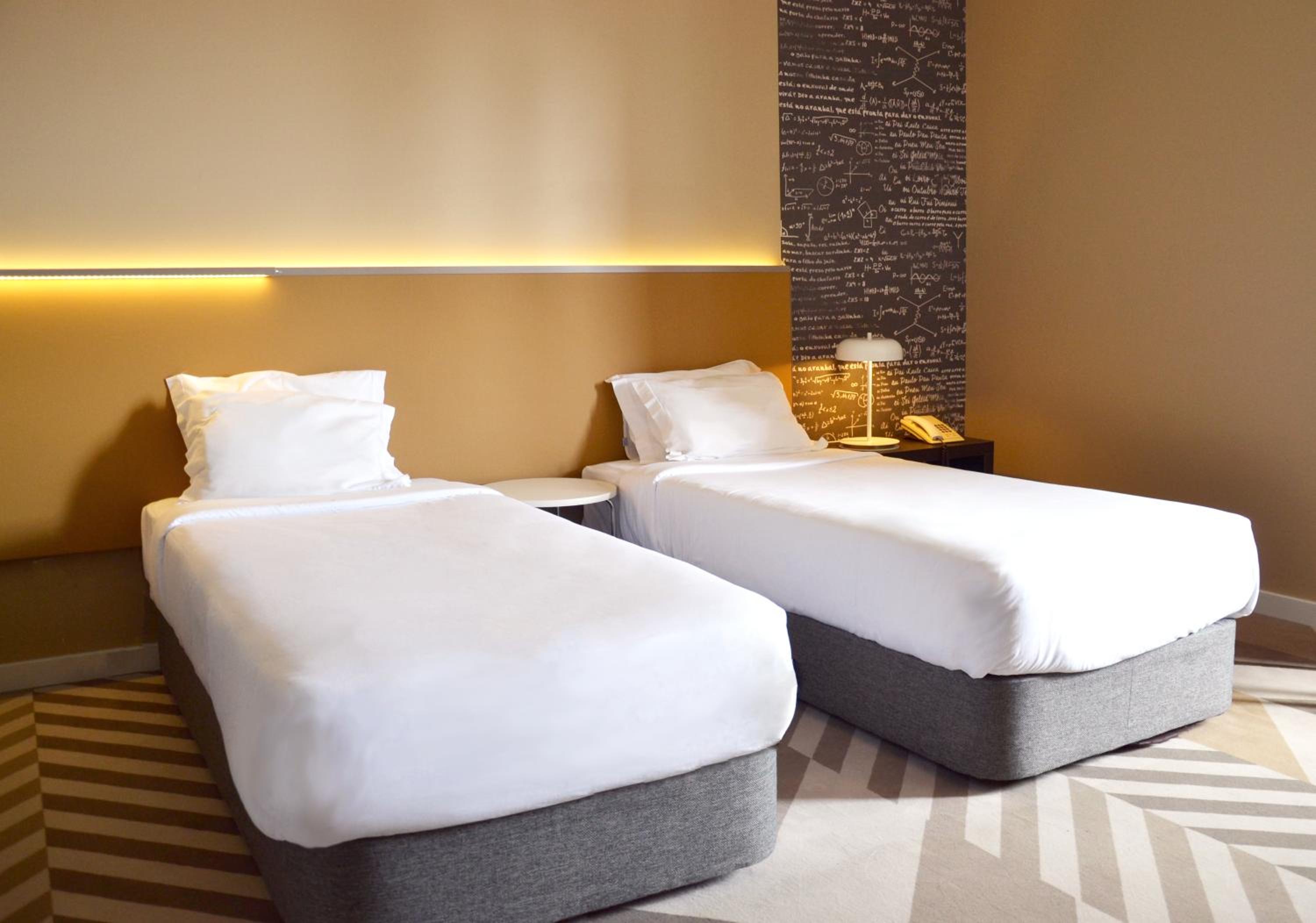 Double or Twin Room - Photo 13