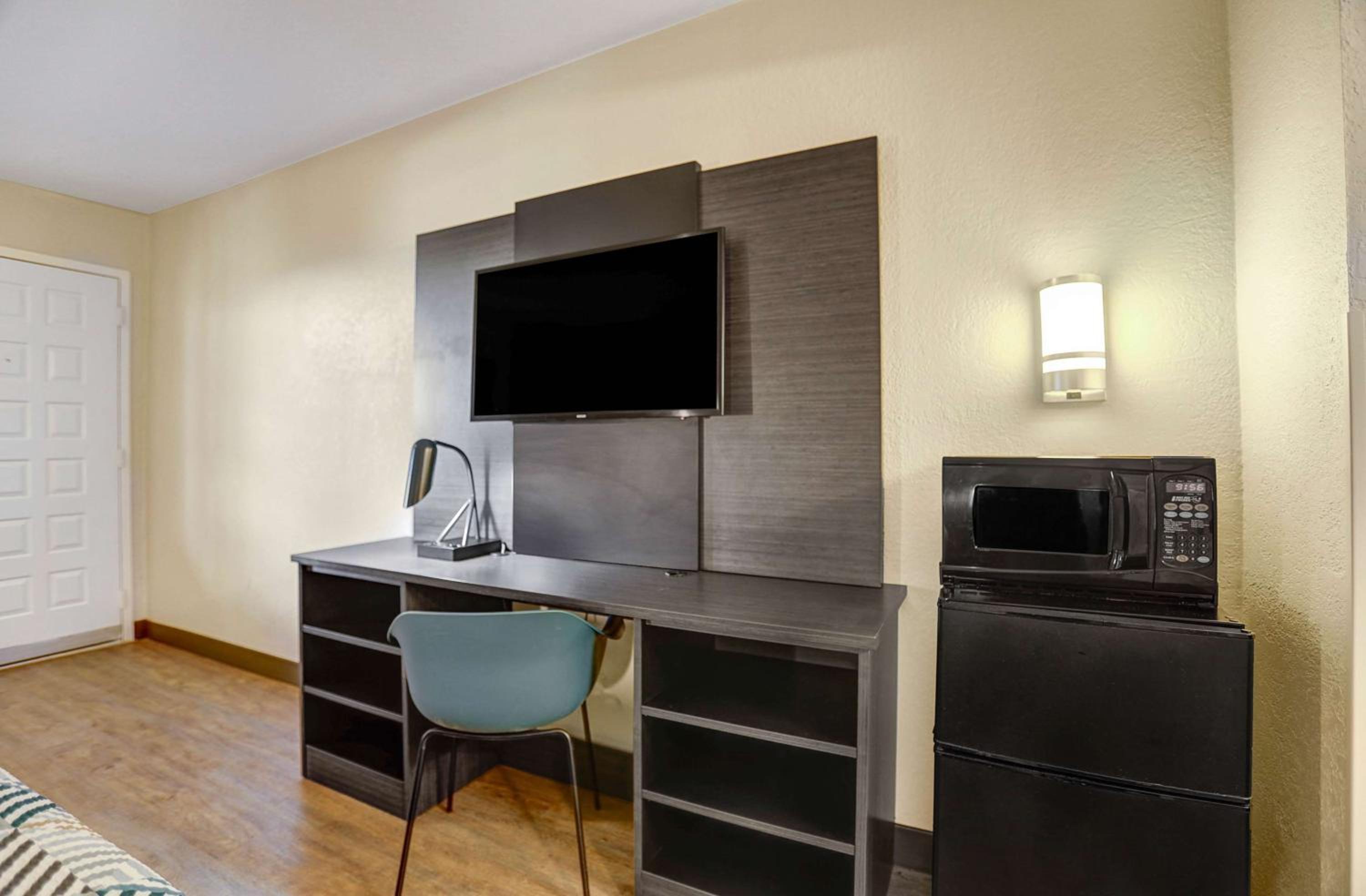 Deluxe King Room - Photo 3
