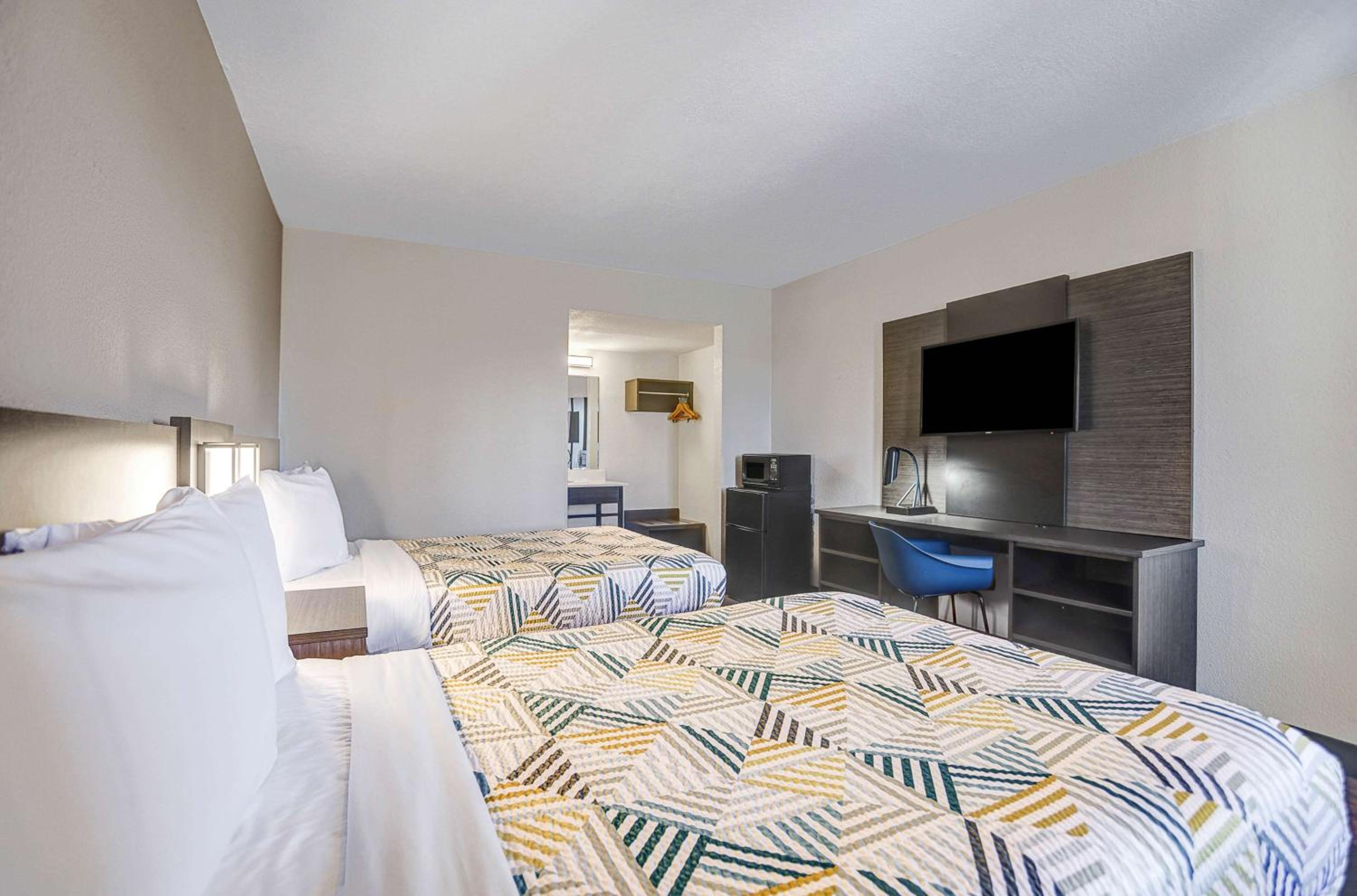 Deluxe Quadruple Room - Photo 4