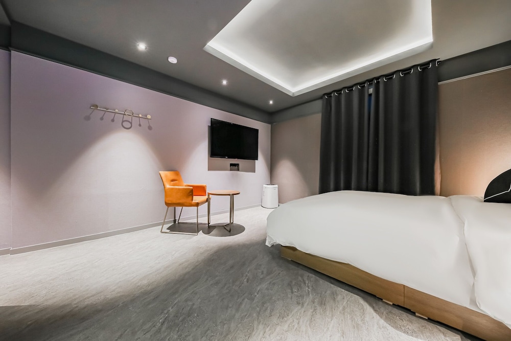 Standard Double Room - Photo 7