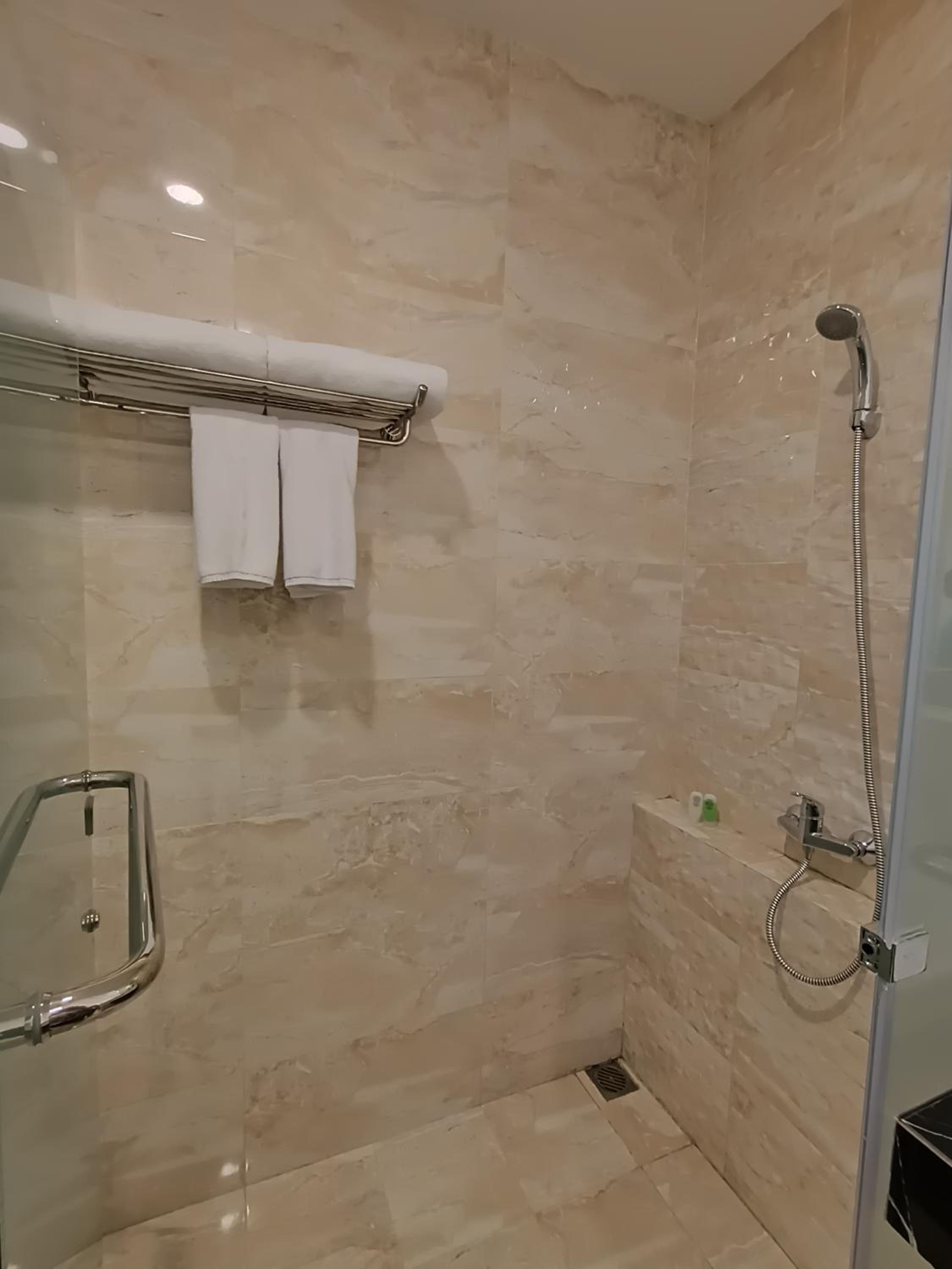 Deluxe Double or Twin Room - Photo 2