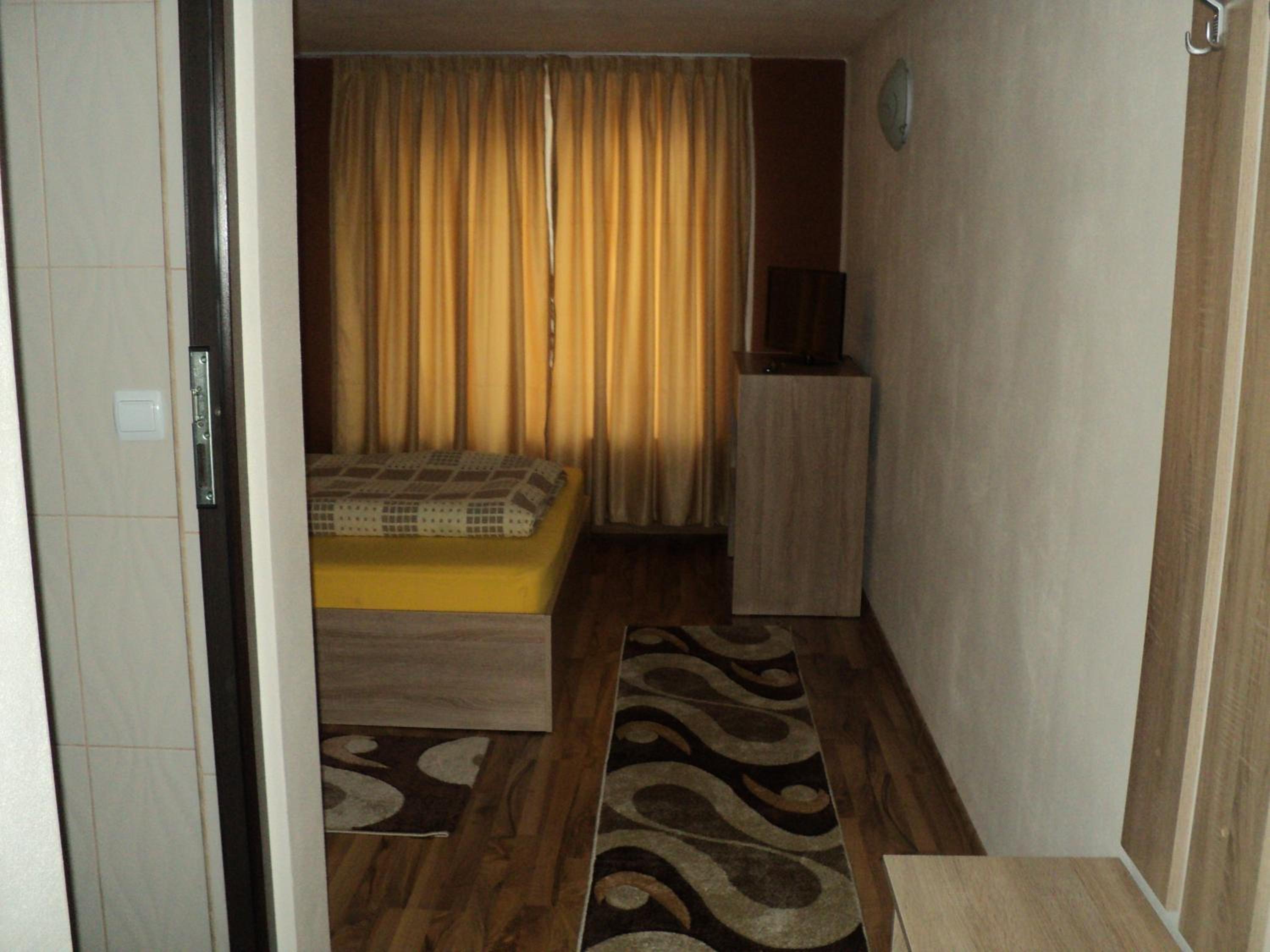 Double Room - Photo 8