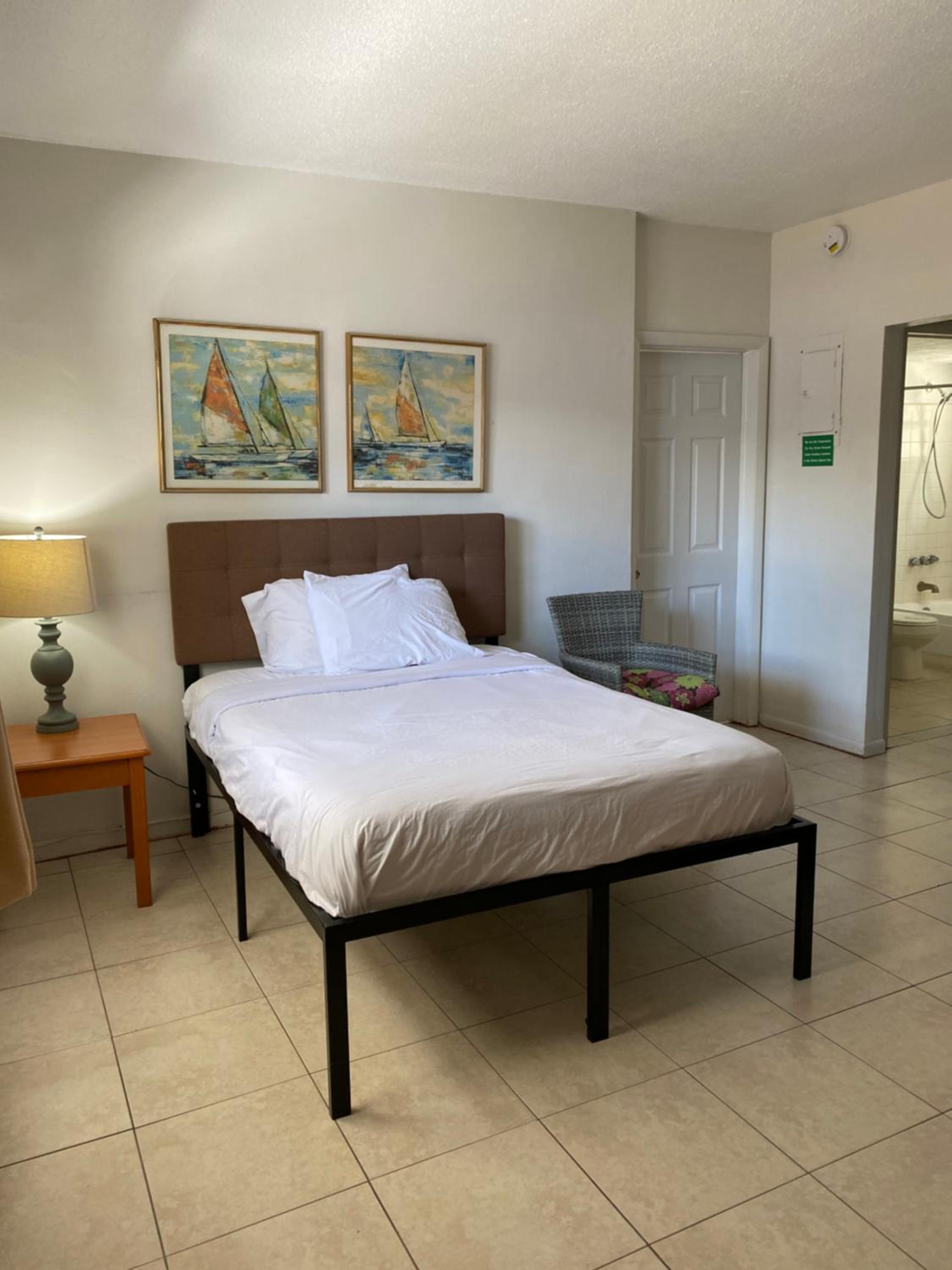 One-Bedroom Apartment - Photo 1