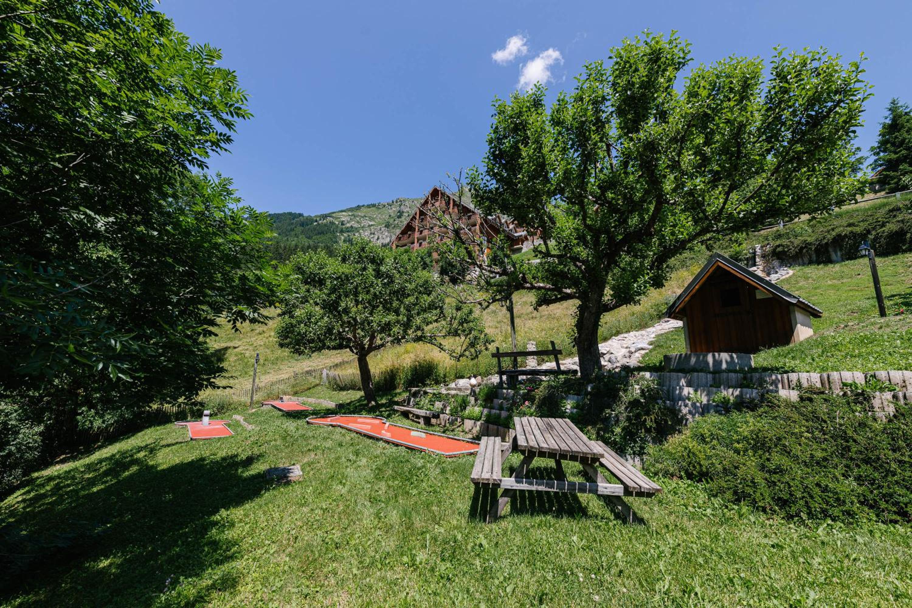 Three-Bedroom Apartment with Mountain View photo 1