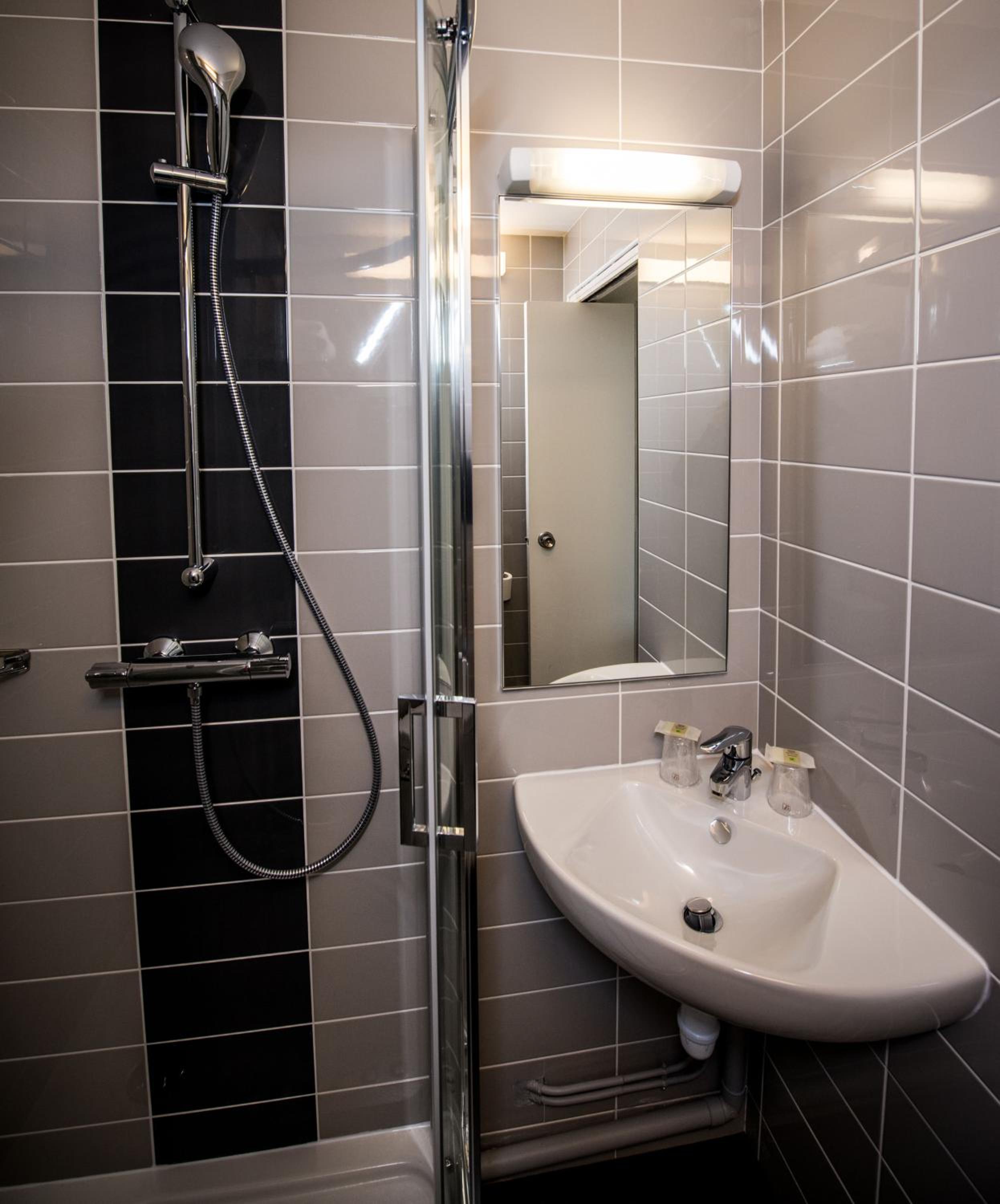 Twin Room - Photo 2