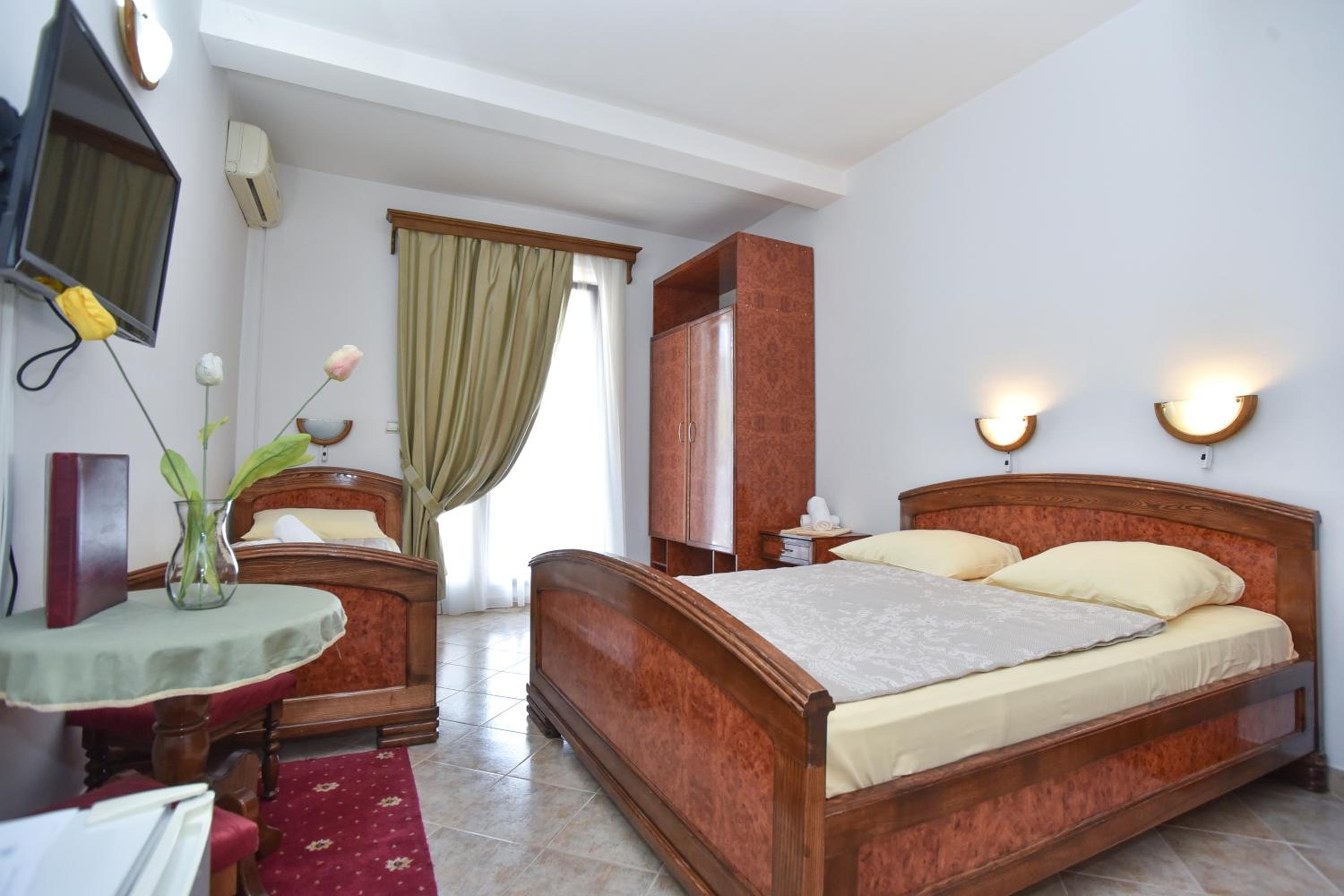 Triple Room with Balcony - Photo 1