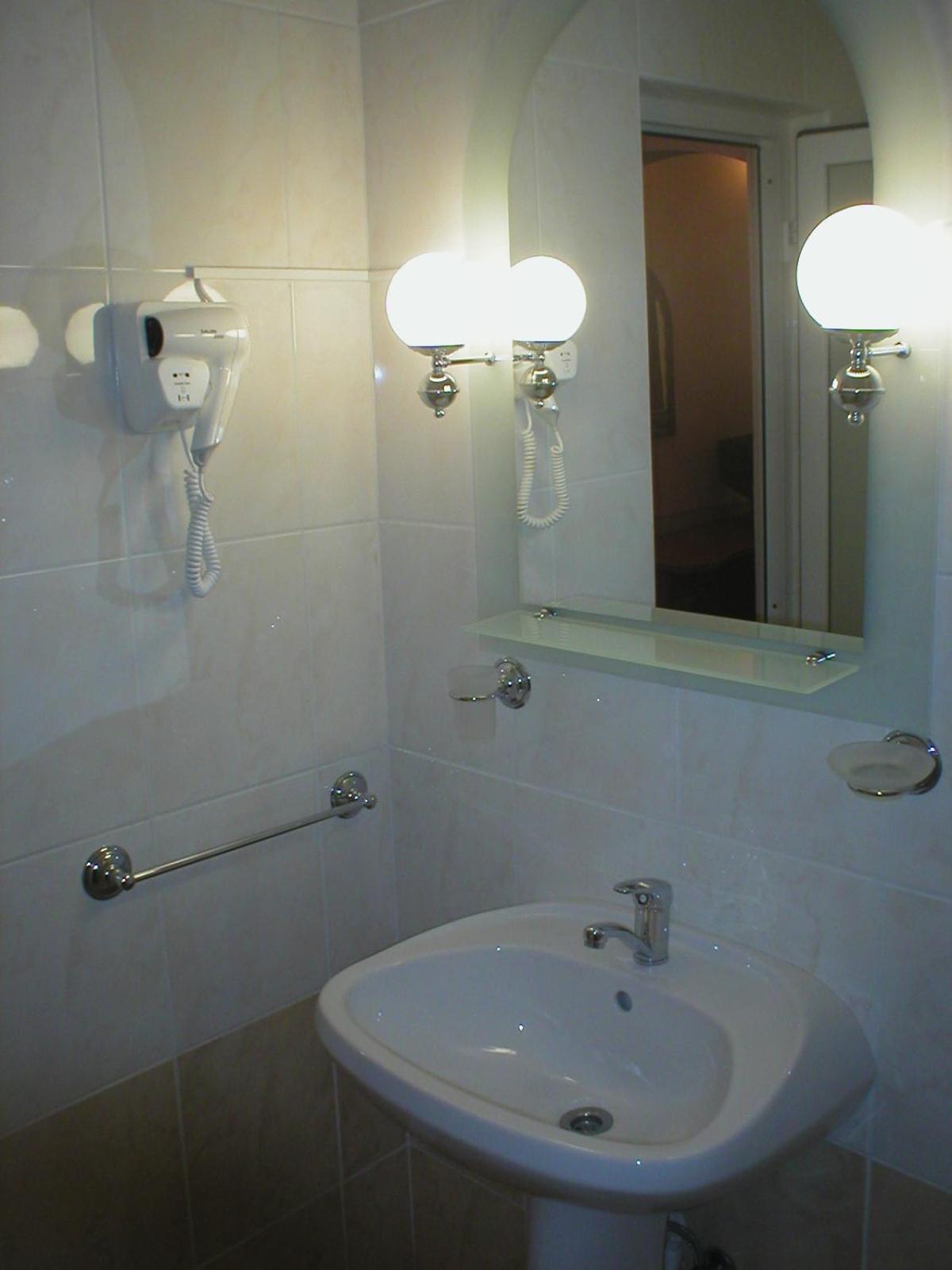 Single Room photo 3