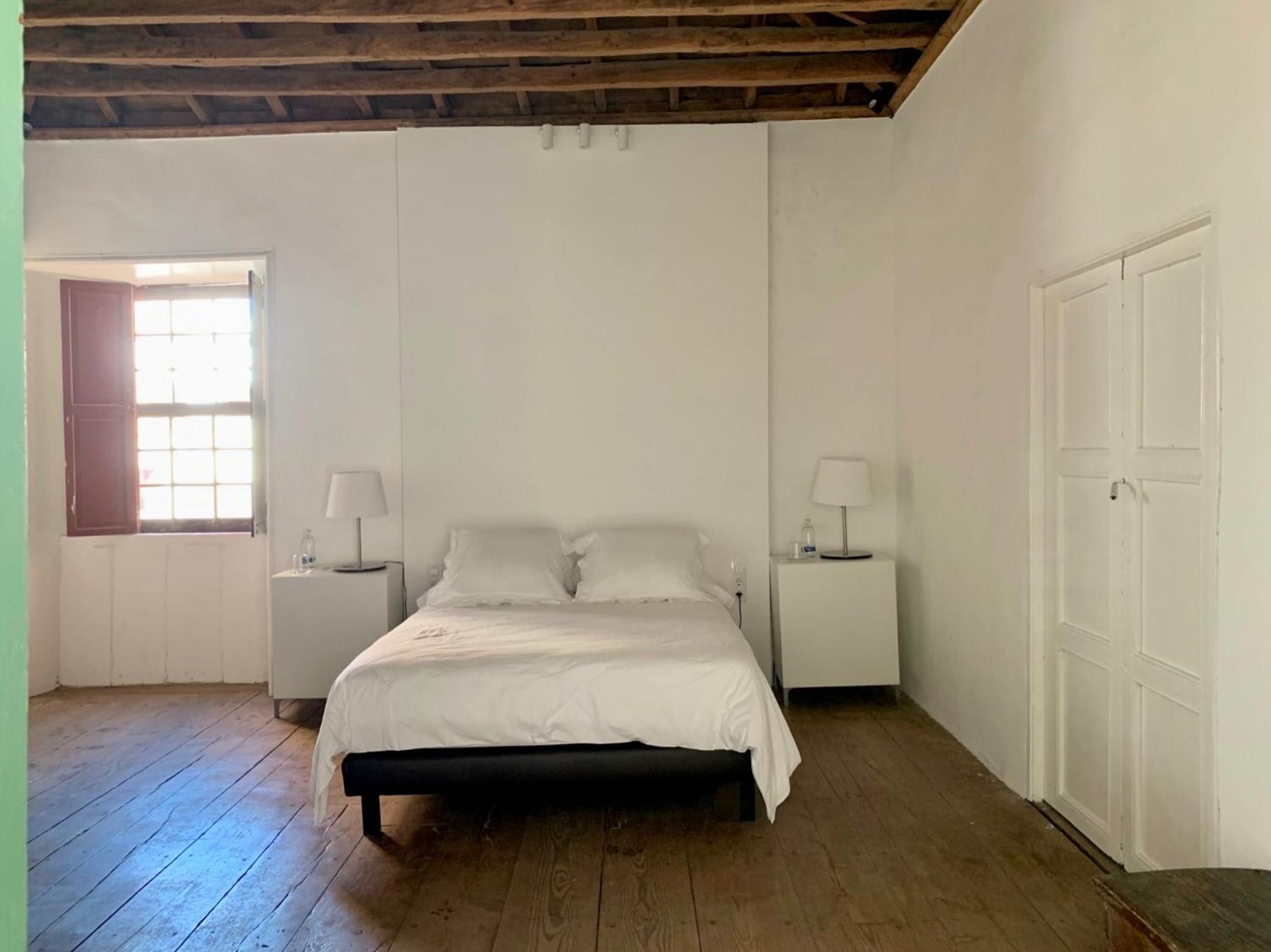 Large Double Room - Photo 1
