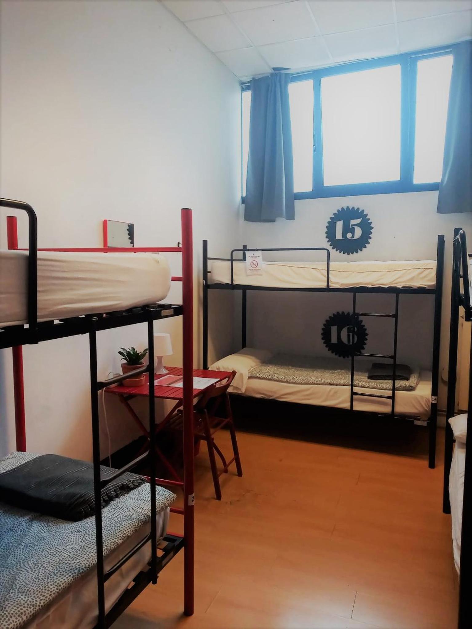 Habitación Cuádruple con Baño Compartido