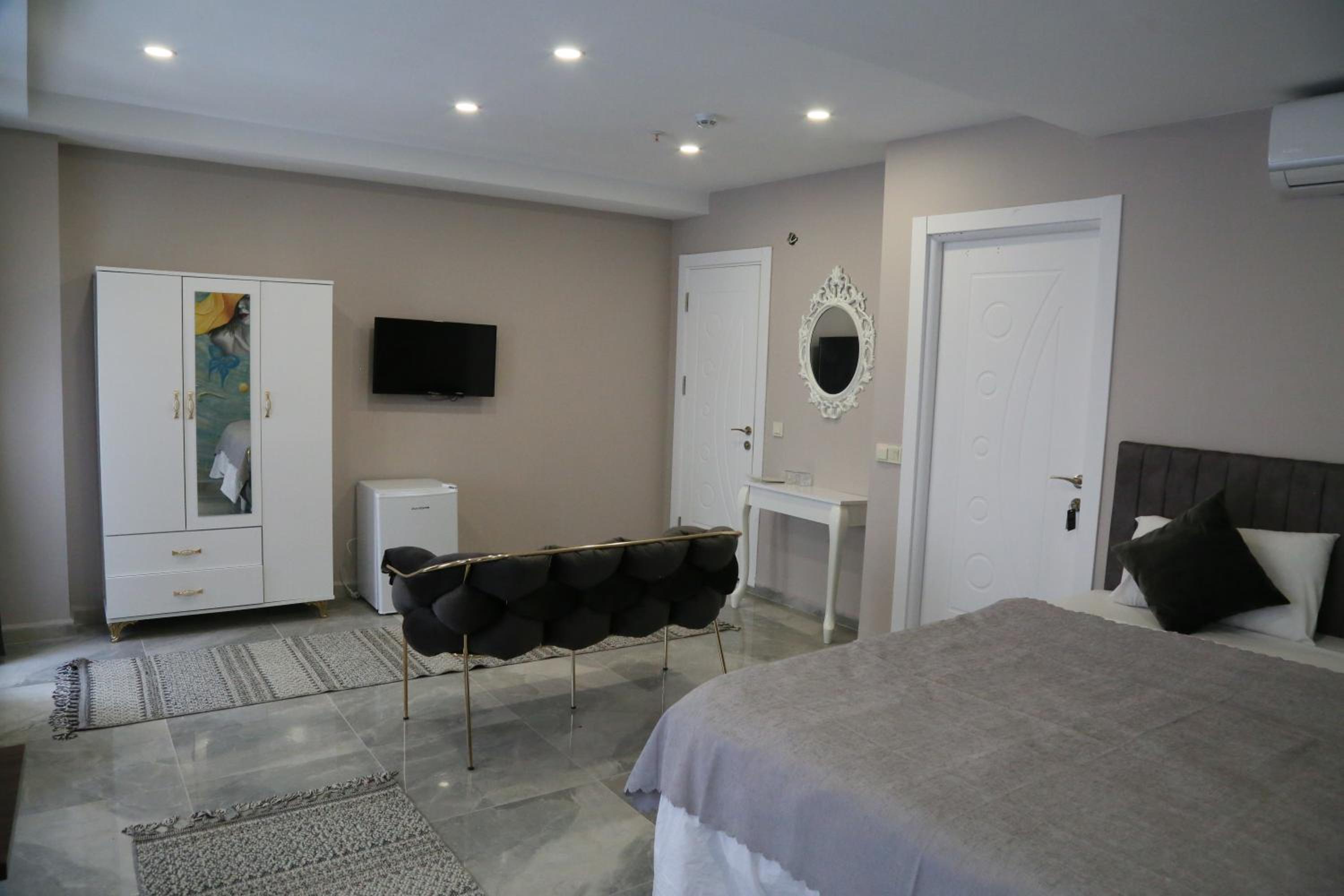 Large Double Room photo 3